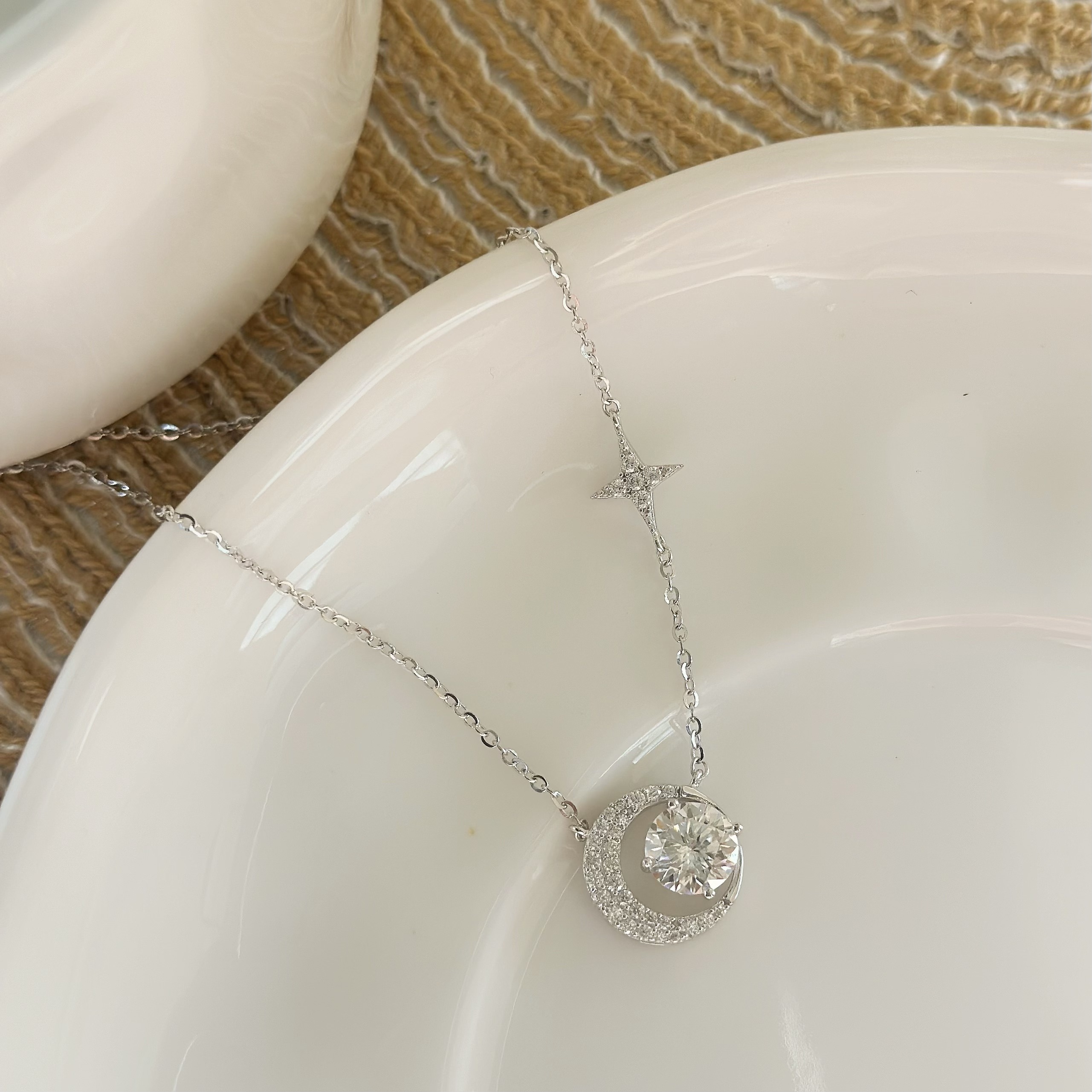 G131【輕奢】排鑽圓形莫桑單鑽純銀鎖骨鏈