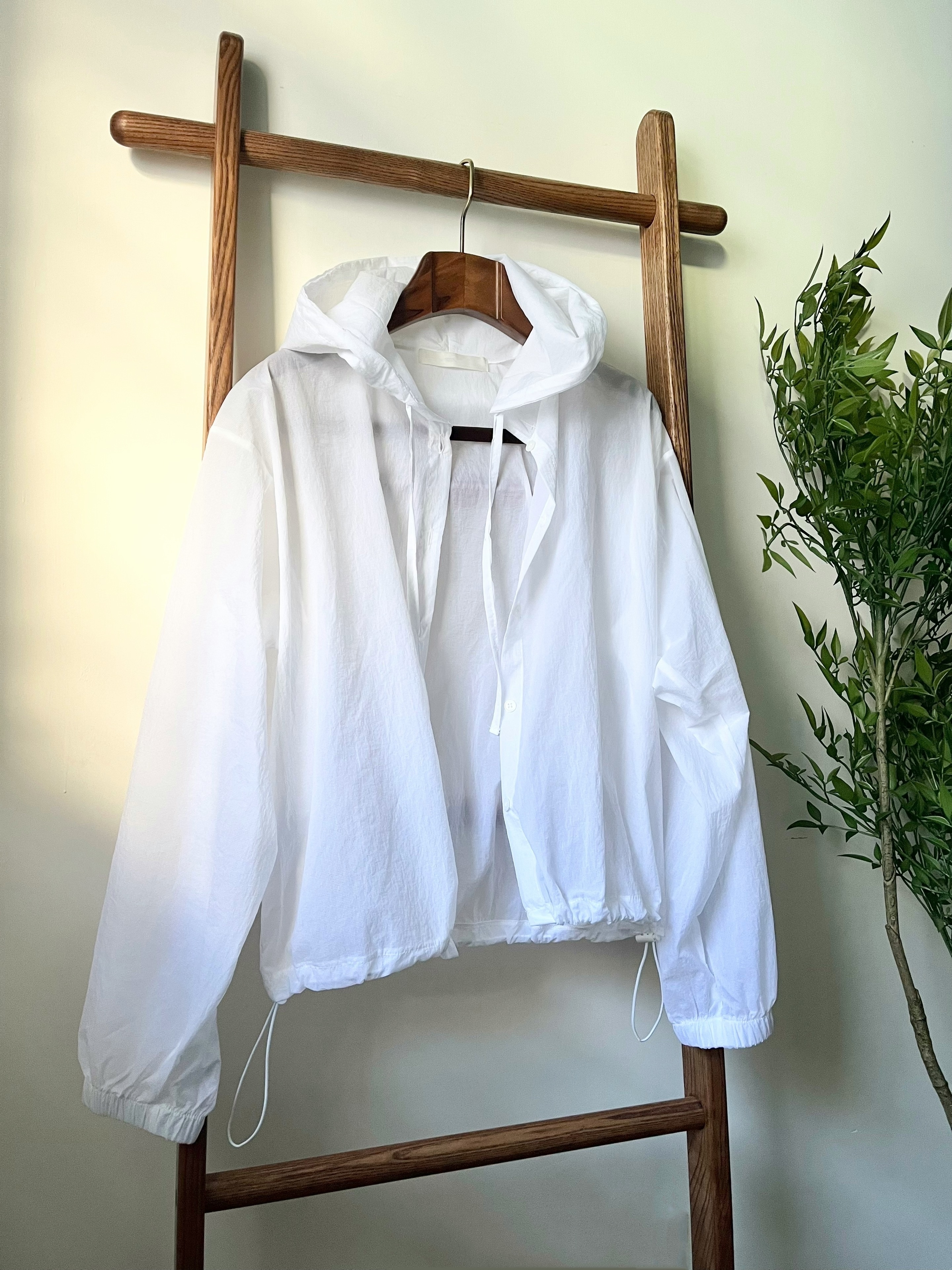 🌿透薄白色外套恤