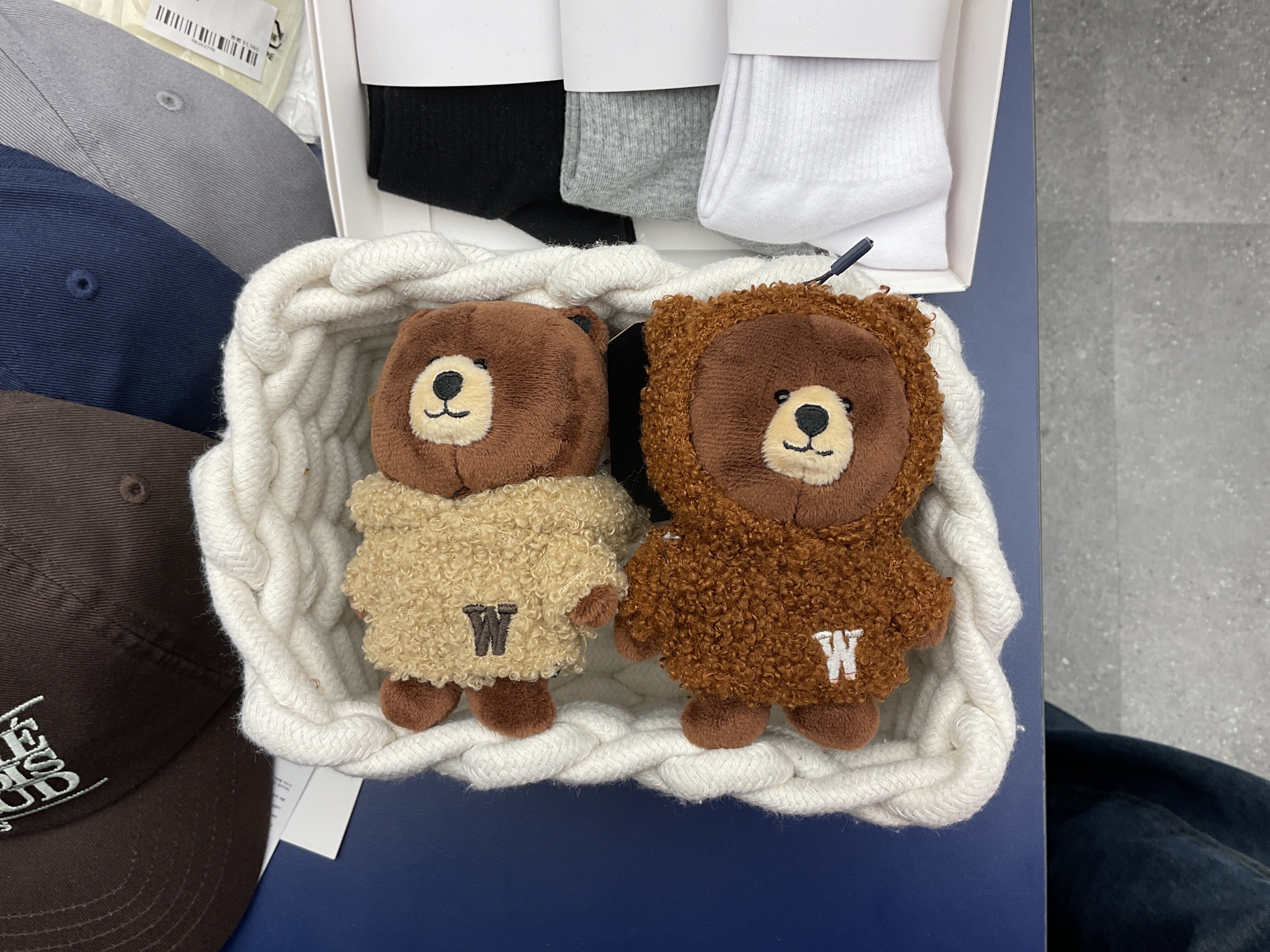 WHO.A.U 羊羔毛小熊吊飾