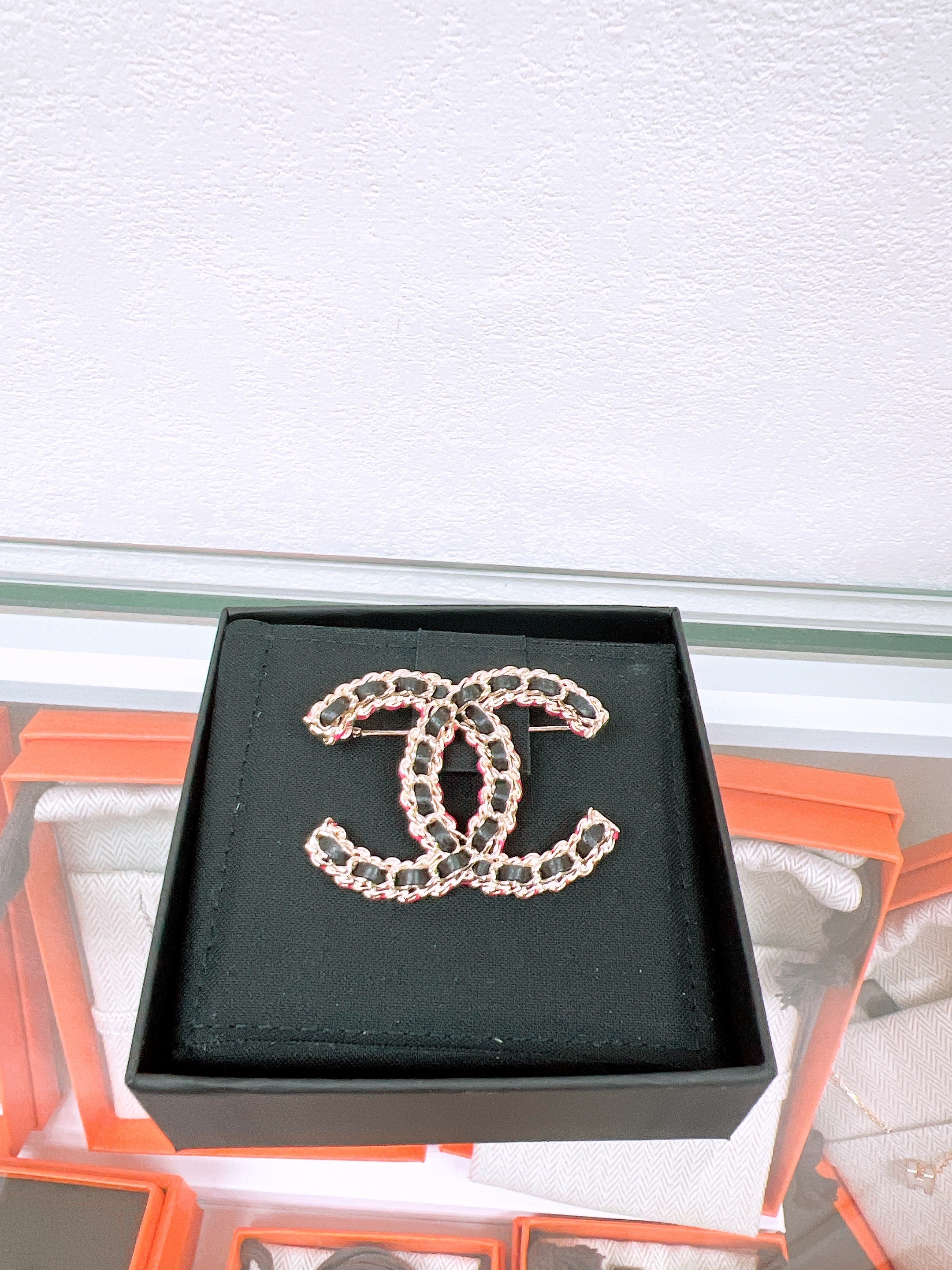 Chanel 23b brooch black leather