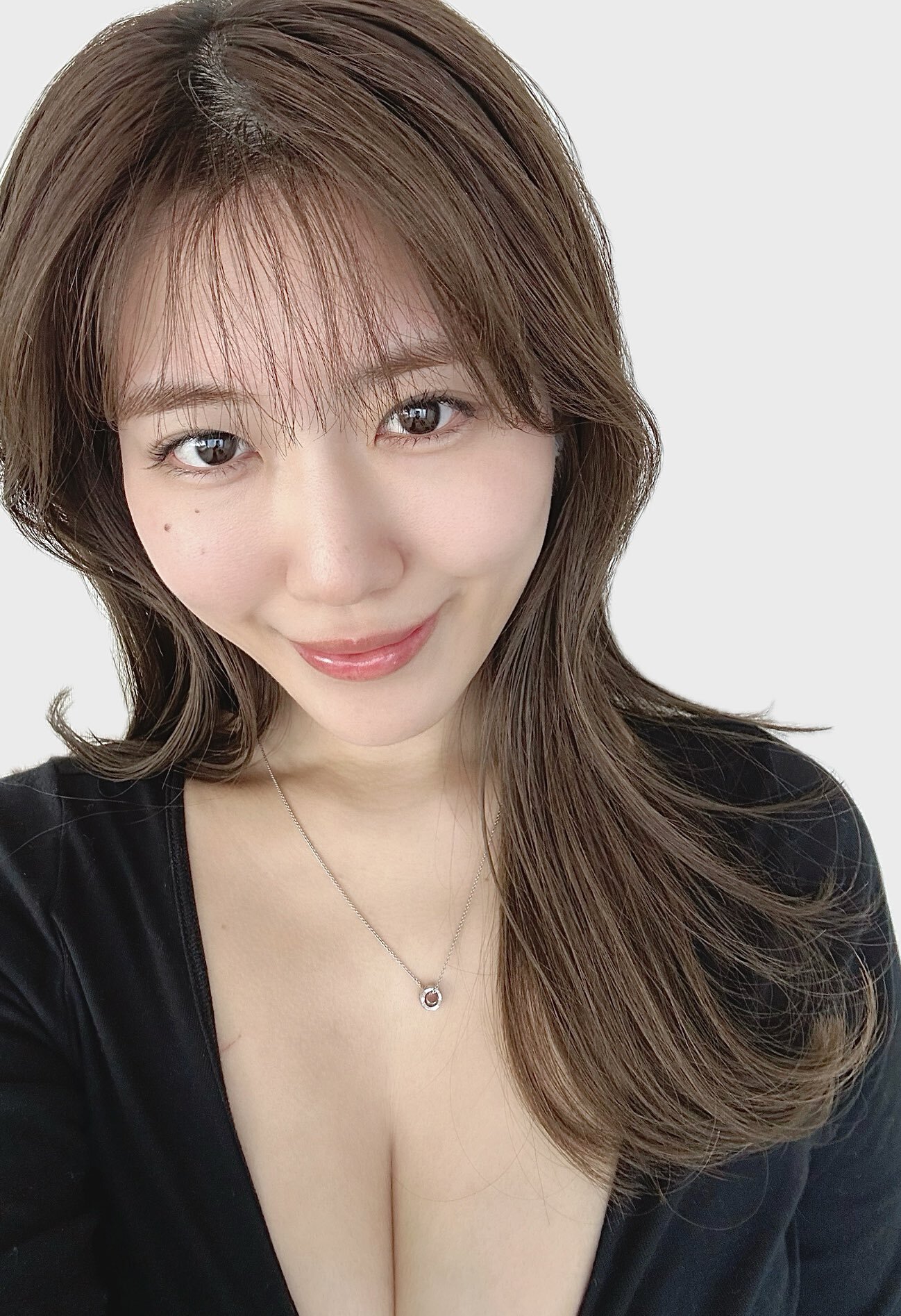 神宮寺奈緒 - 低胸衣