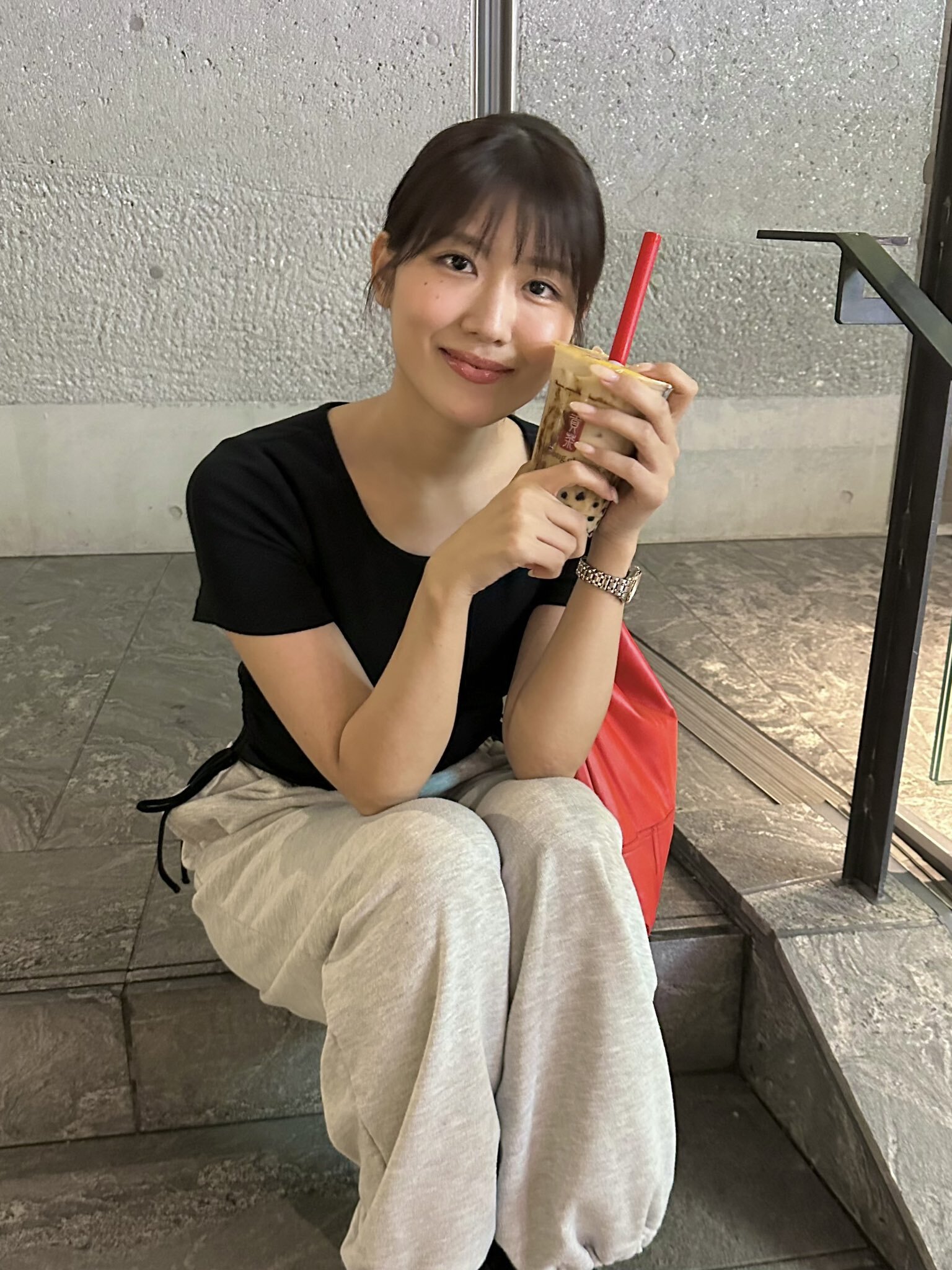 神宮寺奈緒 - 喝飲料