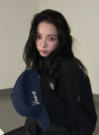 【Luxury】MLB x Karina 卡寶同款 韓國代購 短版風衣外套 黑米白兩色