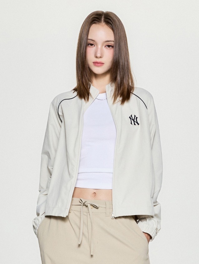 【Luxury】MLB x Karina 卡寶同款 韓國代購 短版風衣外套 黑米白兩色