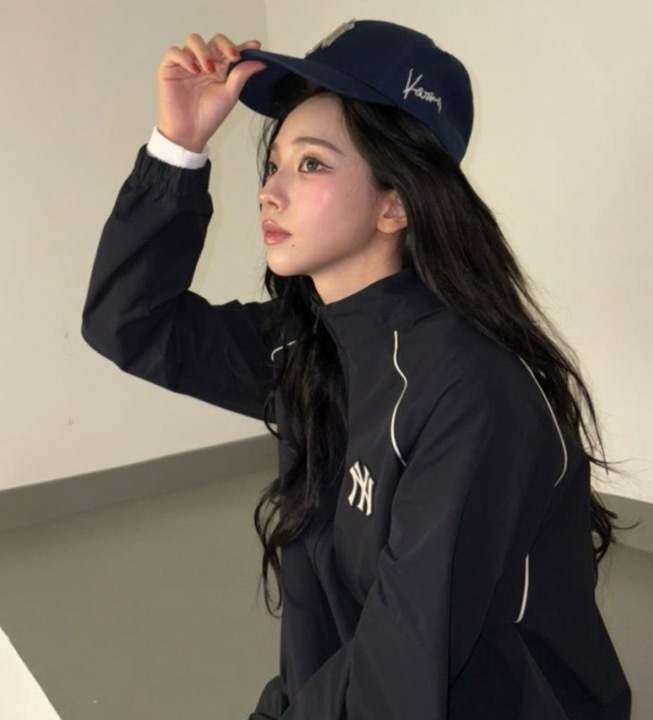 【Luxury】MLB x Karina 卡寶同款 韓國代購 短版風衣外套 黑米白兩色