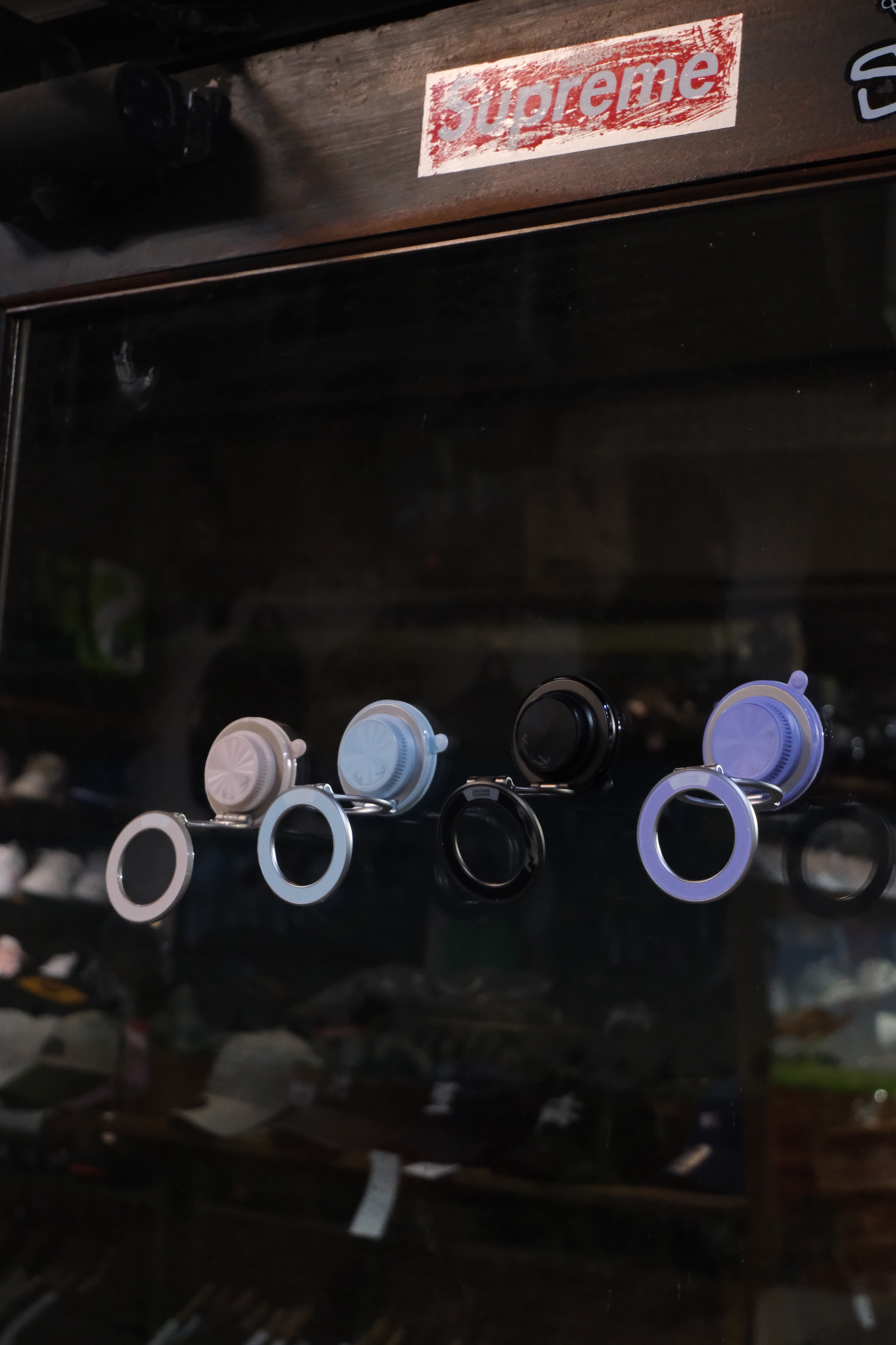 ⚡ 限時秒殺！全球首款【超薄真空磁吸支架】四色手機架