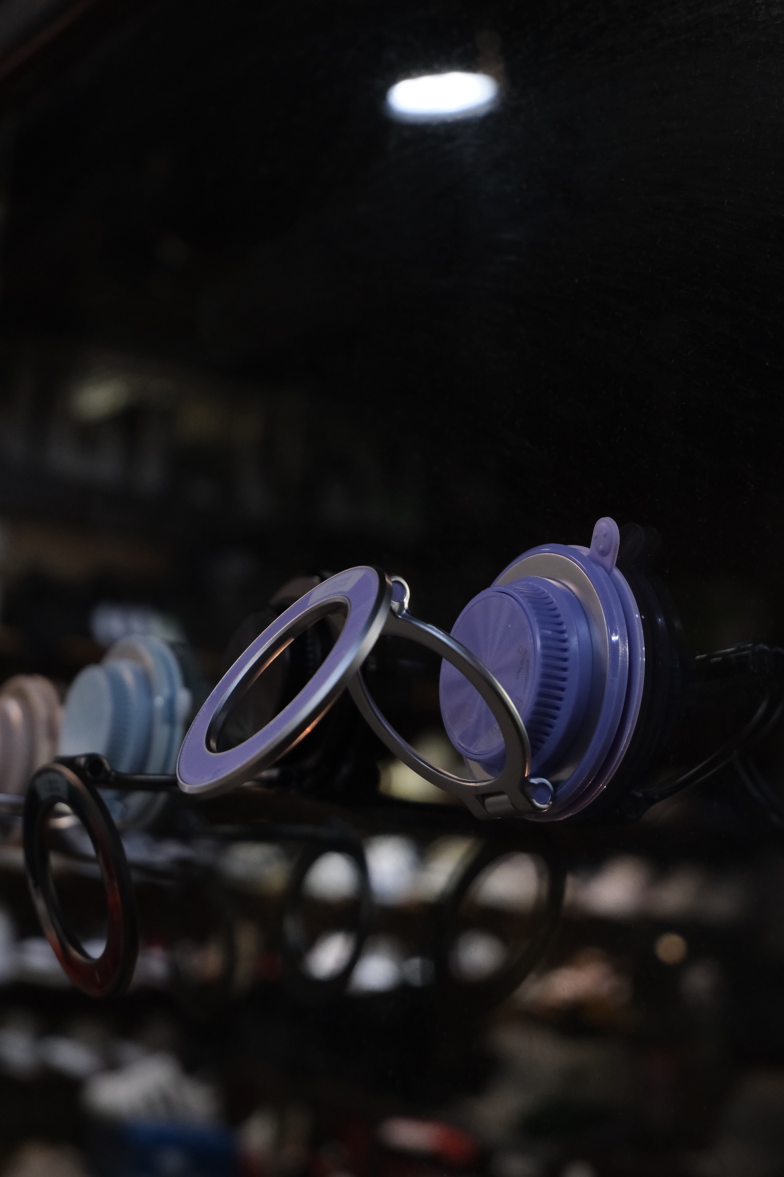 ⚡ 限時秒殺！全球首款【超薄真空磁吸支架】四色手機架