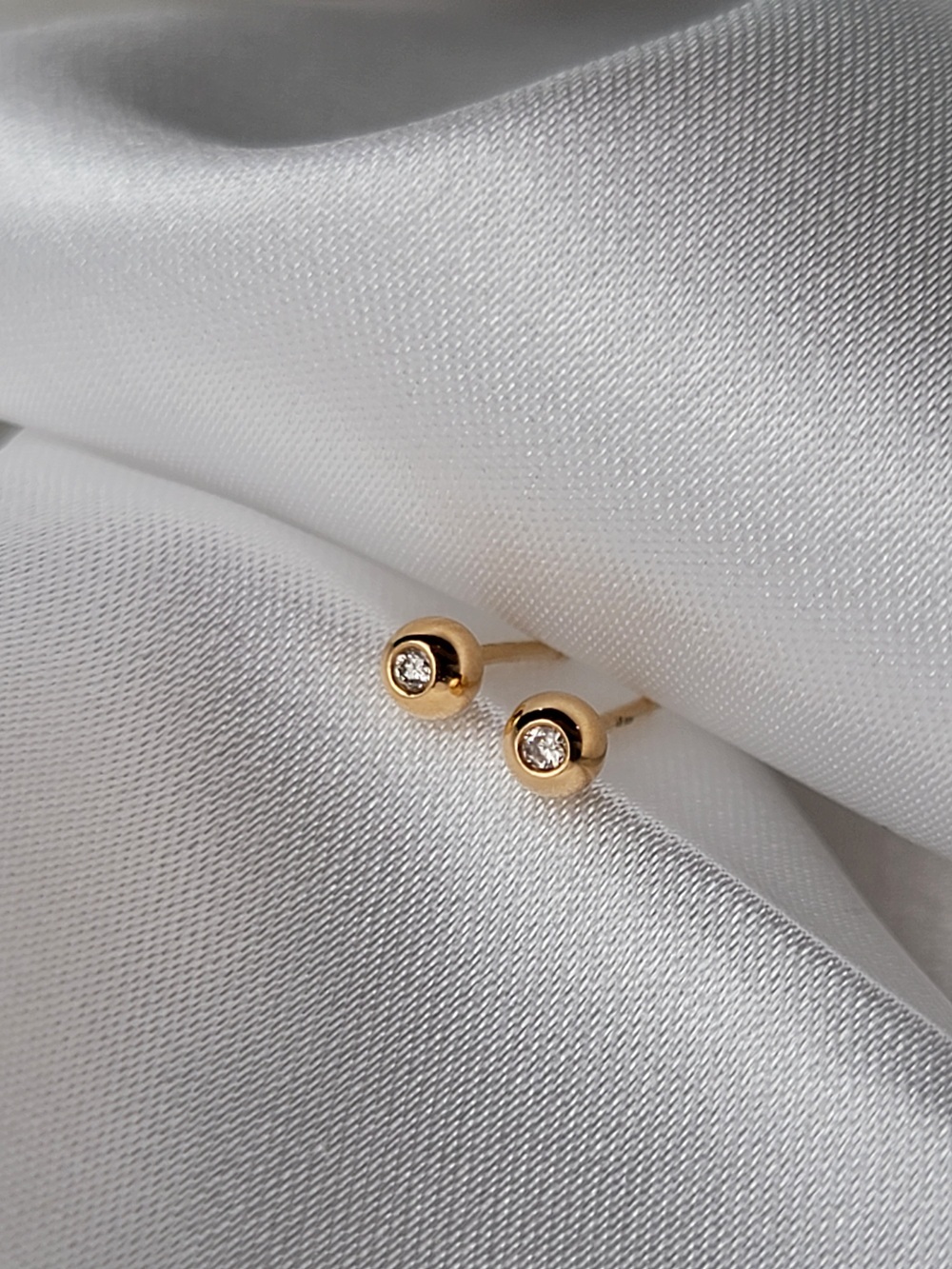 【me.luxe】K18小燈泡鑽石1分耳環