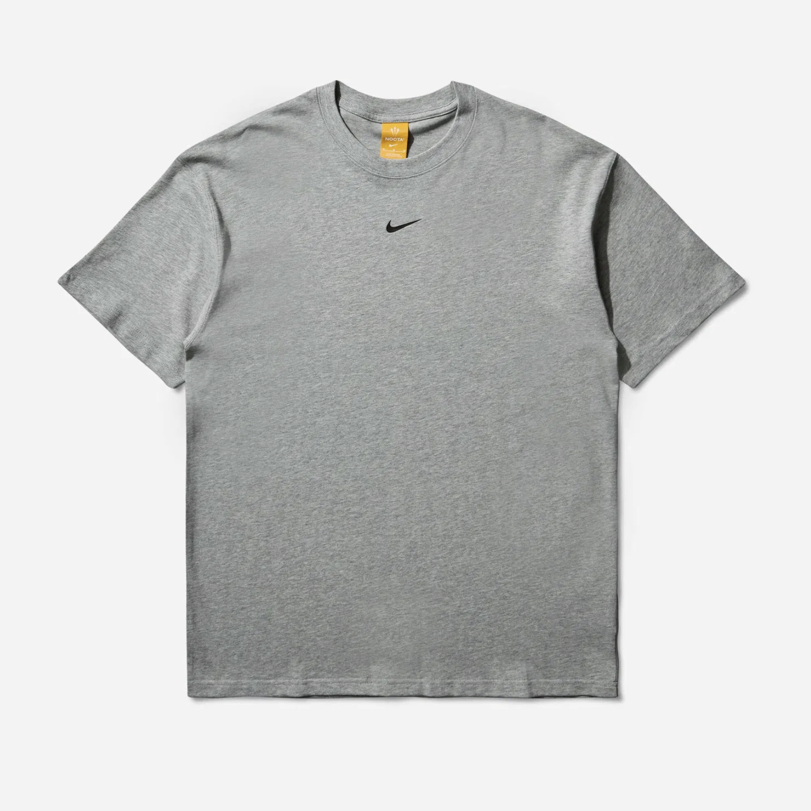 -(E2c01)-NIKE NOCTA BIG BODY CS TEE DARK GRAY 短棉T 小LOGO 深灰色-HM5774 063