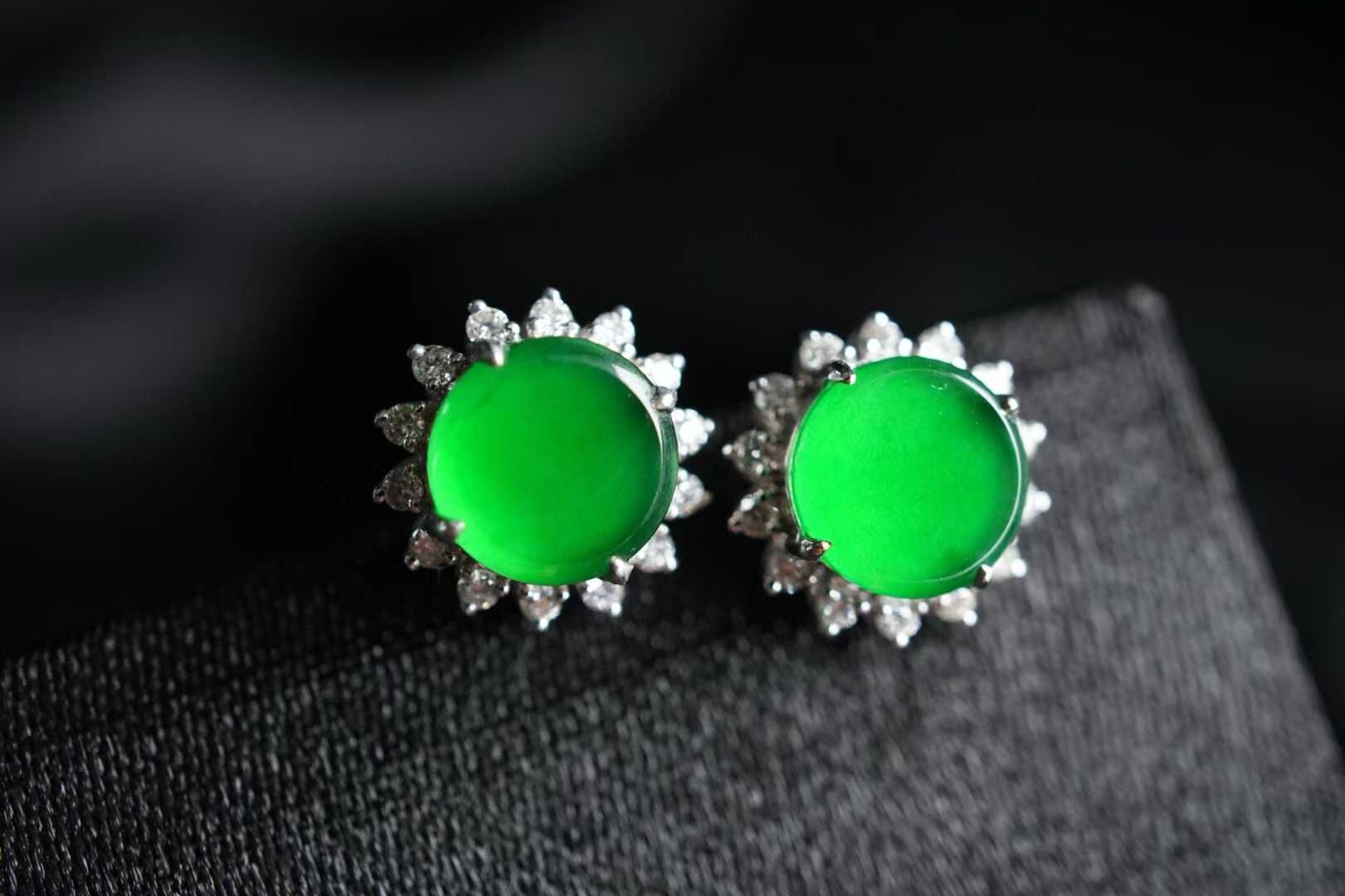 97817 翡翠冰辣陽綠圓牌耳釘 (7.5mm直徑)