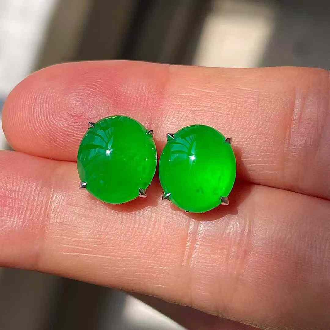 975530 翡翠冰陽綠耳釘