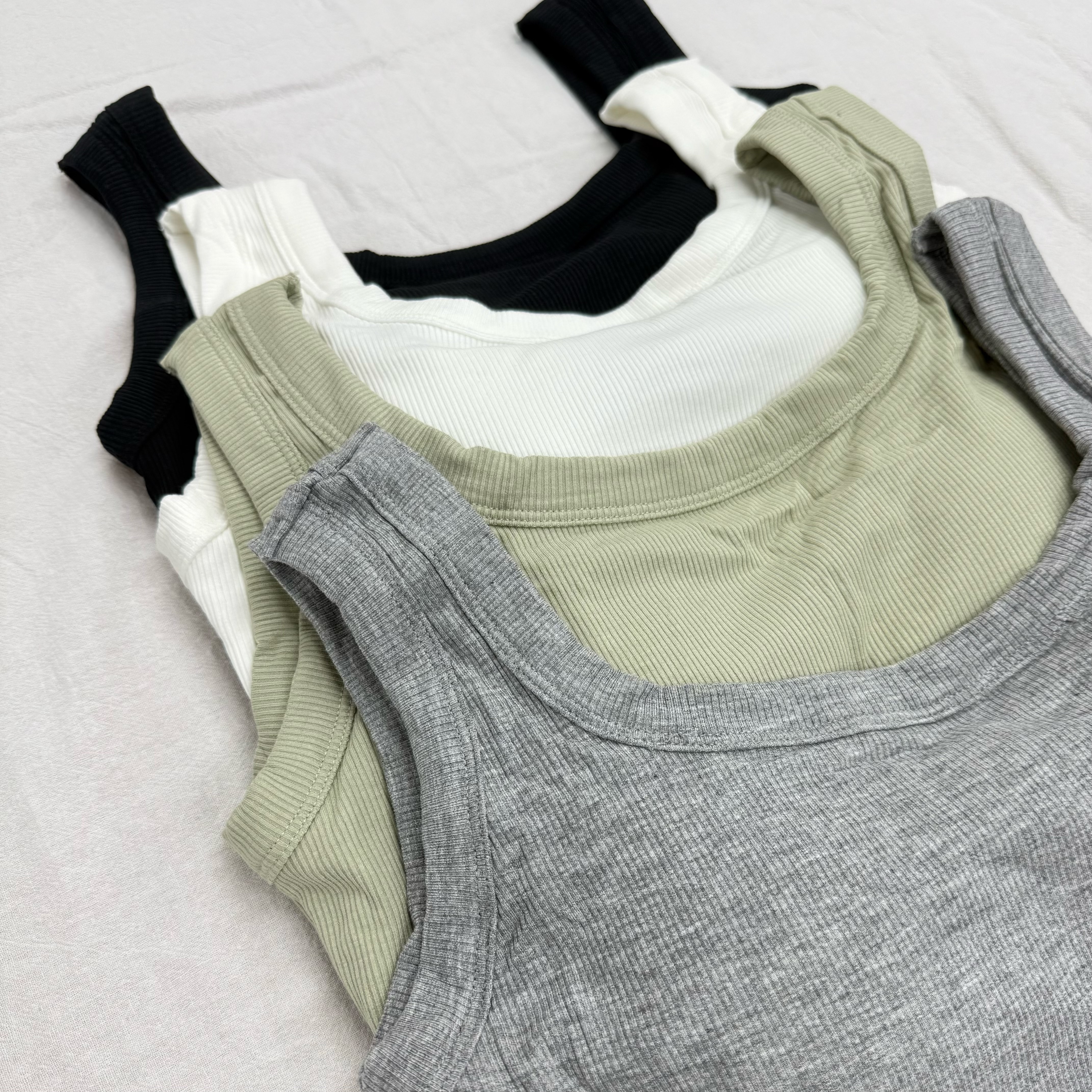 0915-方領暗紋固定杯中長打底背心