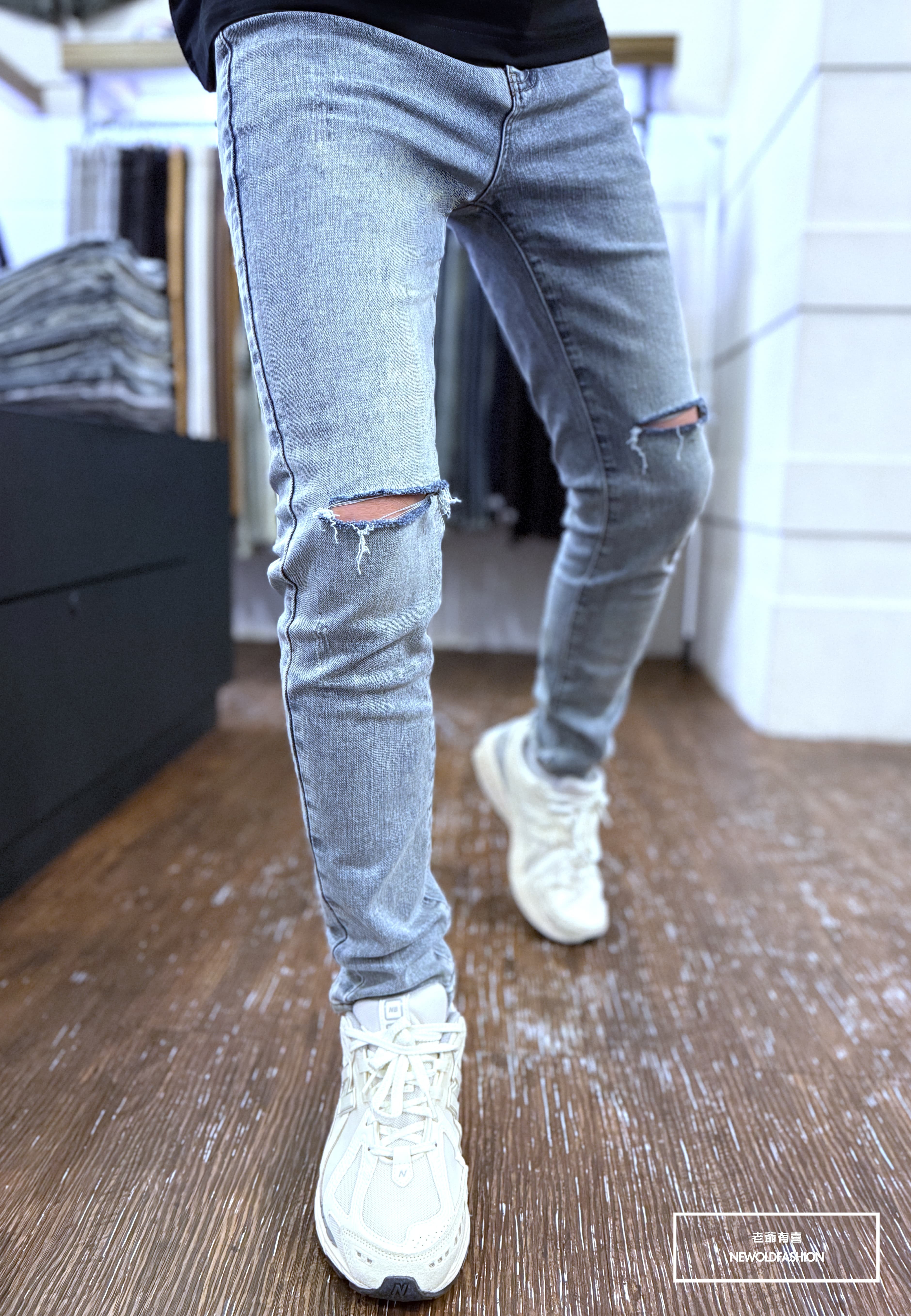 『新品上市』重磅淺藍不對稱刀割小直筒褲(NOF25093051)