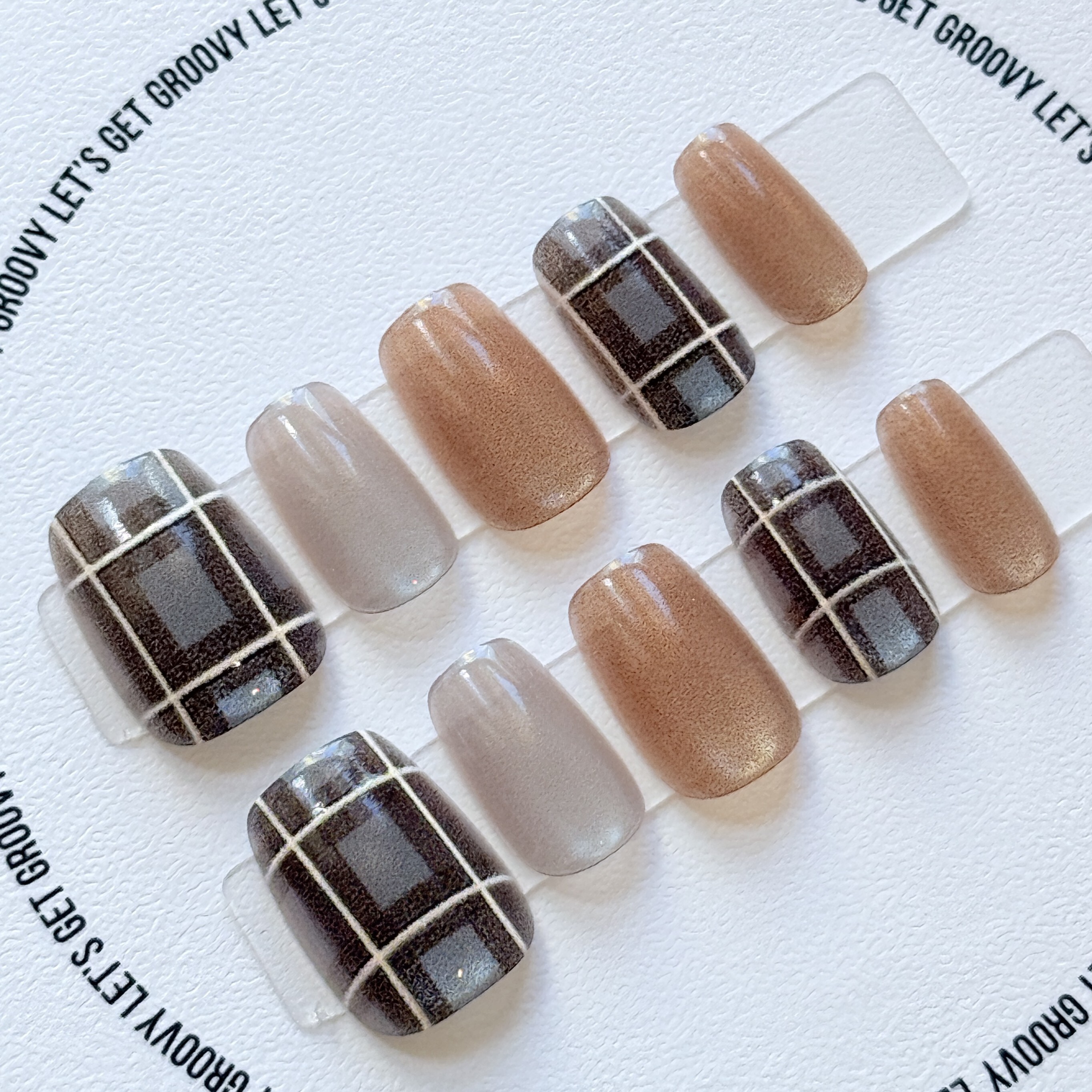 Slay ︳Tartan Pattern。Gray and Brown Cat Eye