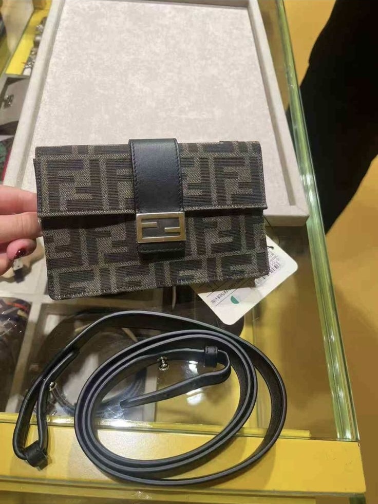 Outlet Fendi Flap Pouch