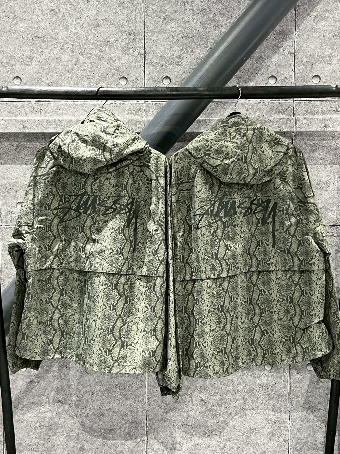 STUSSY BEACH SHELL SNAKE PRINT 蛇紋 風衣外套