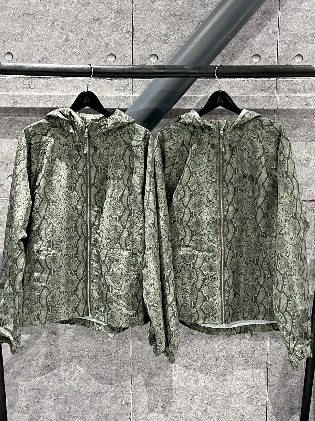 STUSSY BEACH SHELL SNAKE PRINT 蛇紋 風衣外套