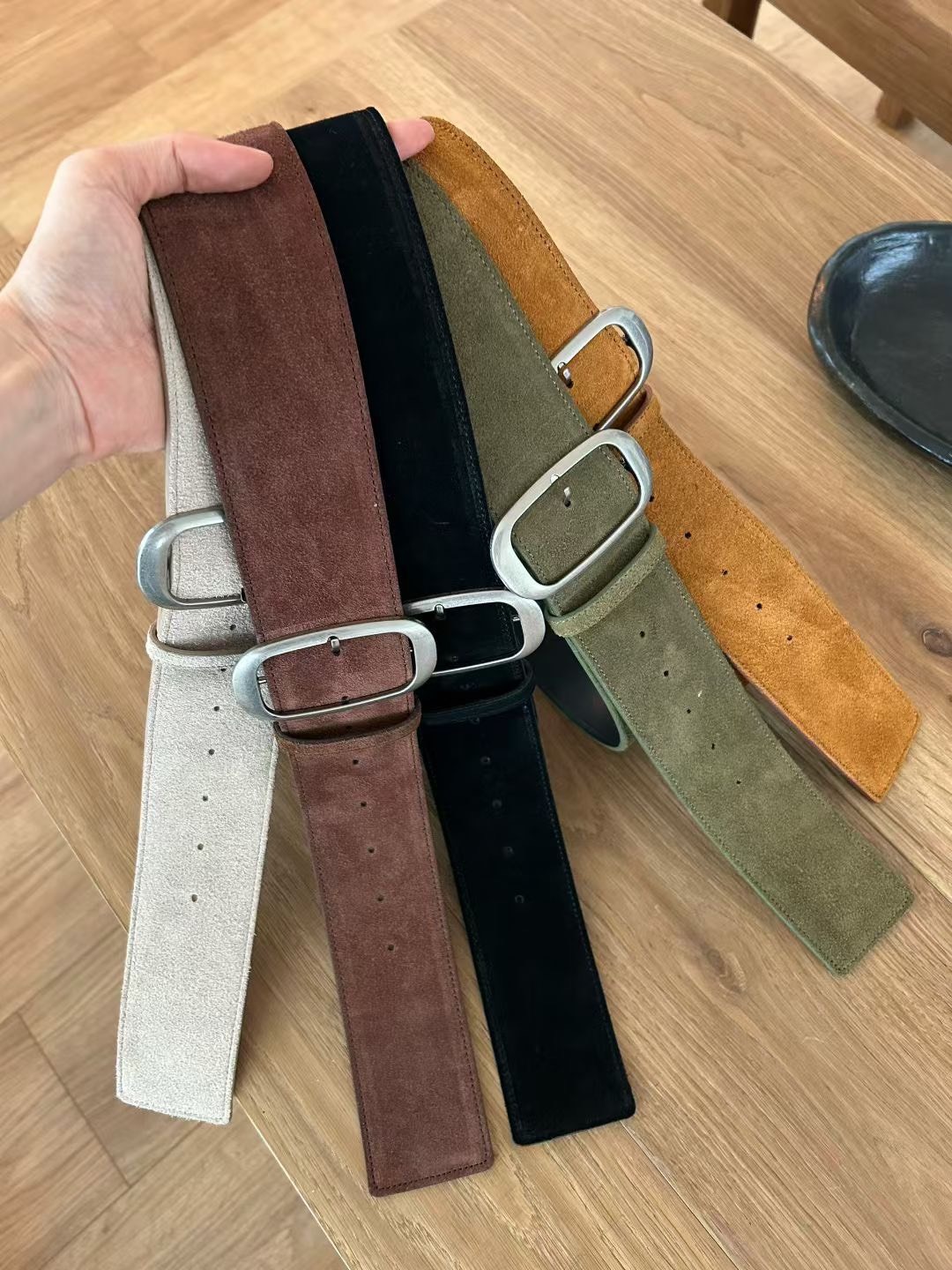橢圓銀真皮腰帶