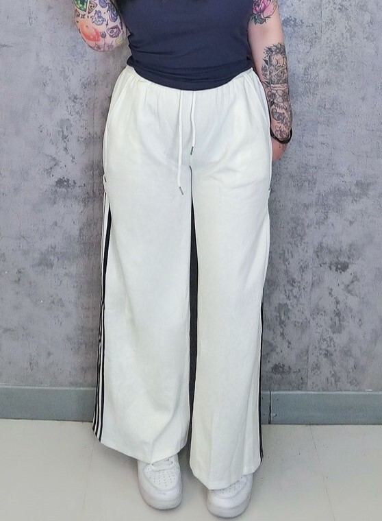 邊條造型落地寬褲