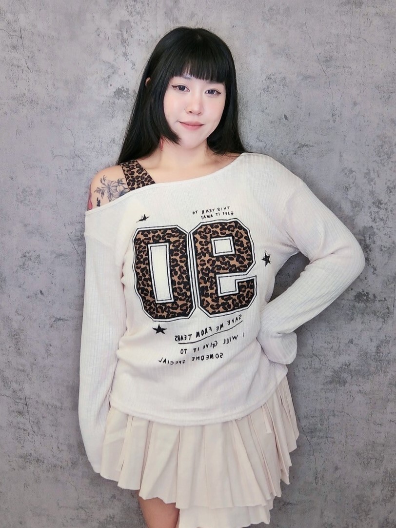 美式辣妹斜肩拼接豹紋長袖T