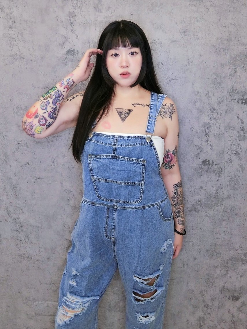 大口袋刷破牛仔吊帶褲