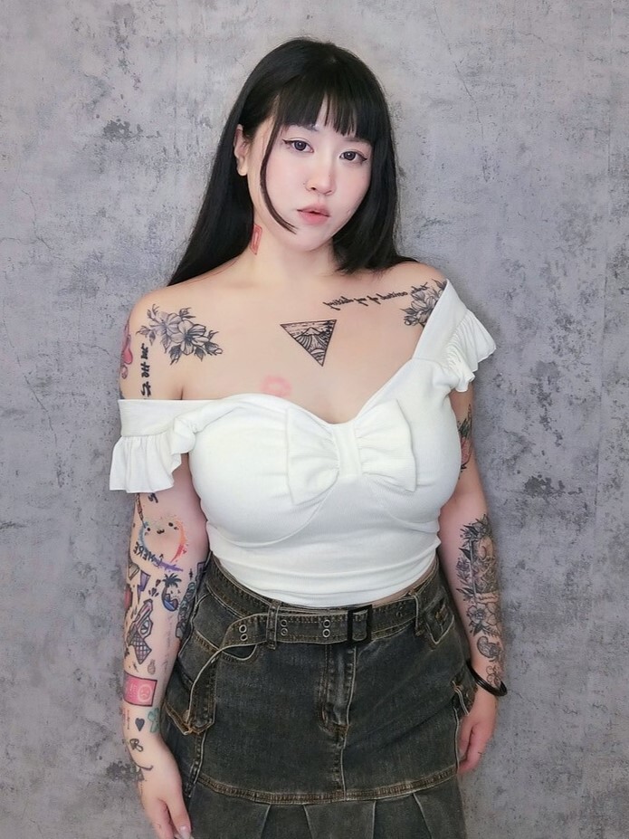 蝴蝶結荷葉袖上衣