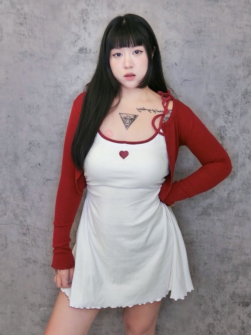 刺繡愛心肩綁帶側抓皺洋