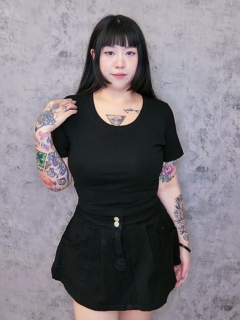 素色圓領美背織帶T