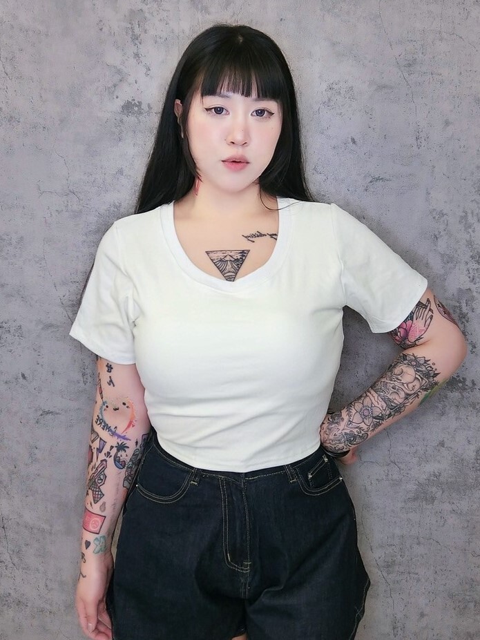 素色圓領美背織帶T