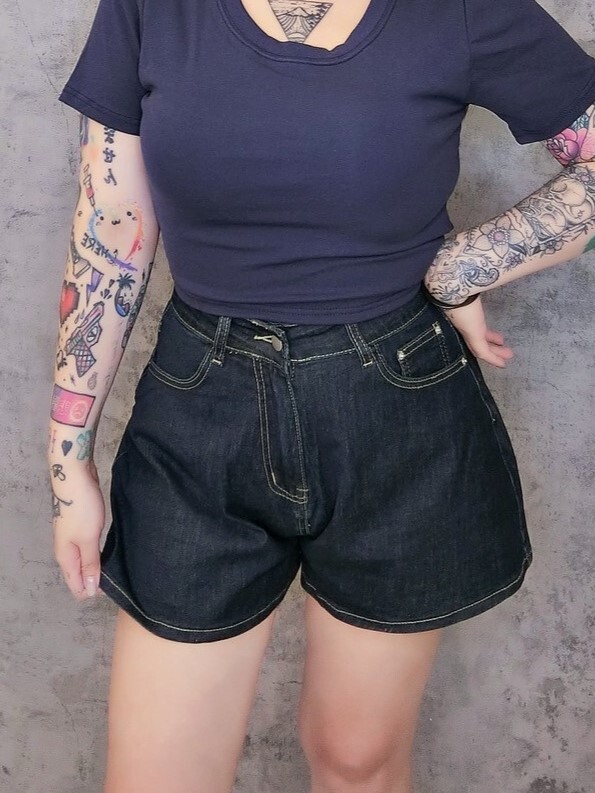 超顯瘦涼感造型割線牛仔短褲