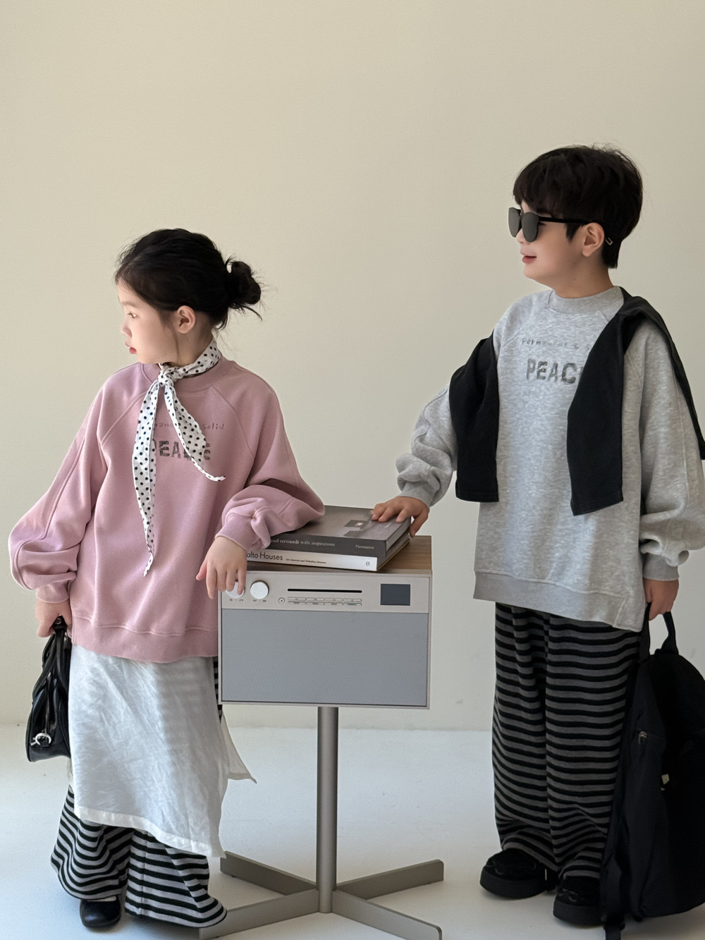 寬鬆簡約peace大學T