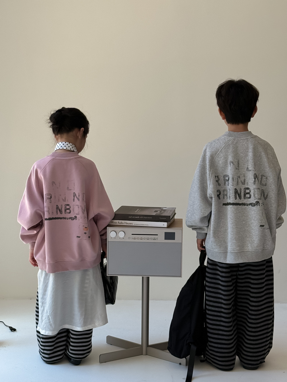 寬鬆簡約peace大學T