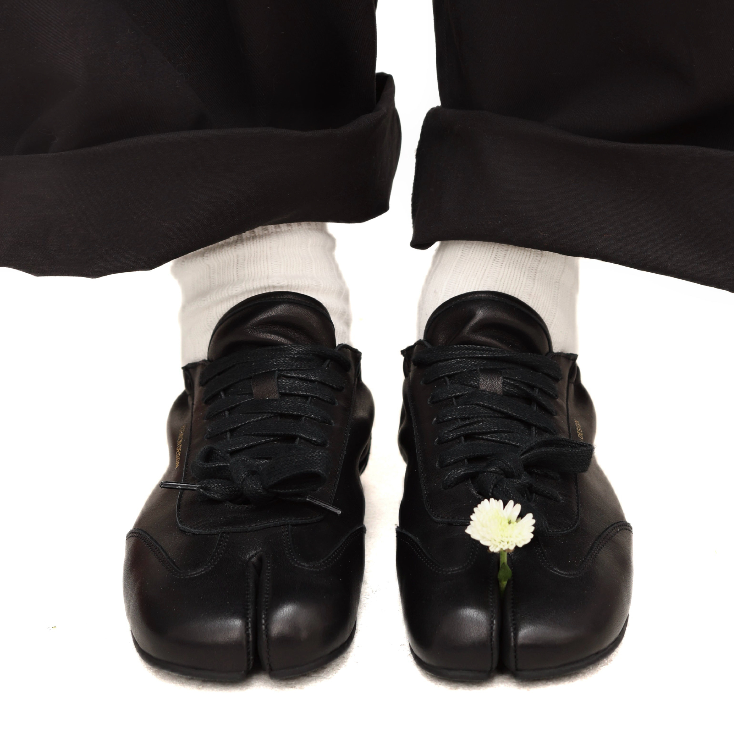 6cRAyon Thin-Sole TABI Sneakers in Waxed 牛皮 分趾鞋