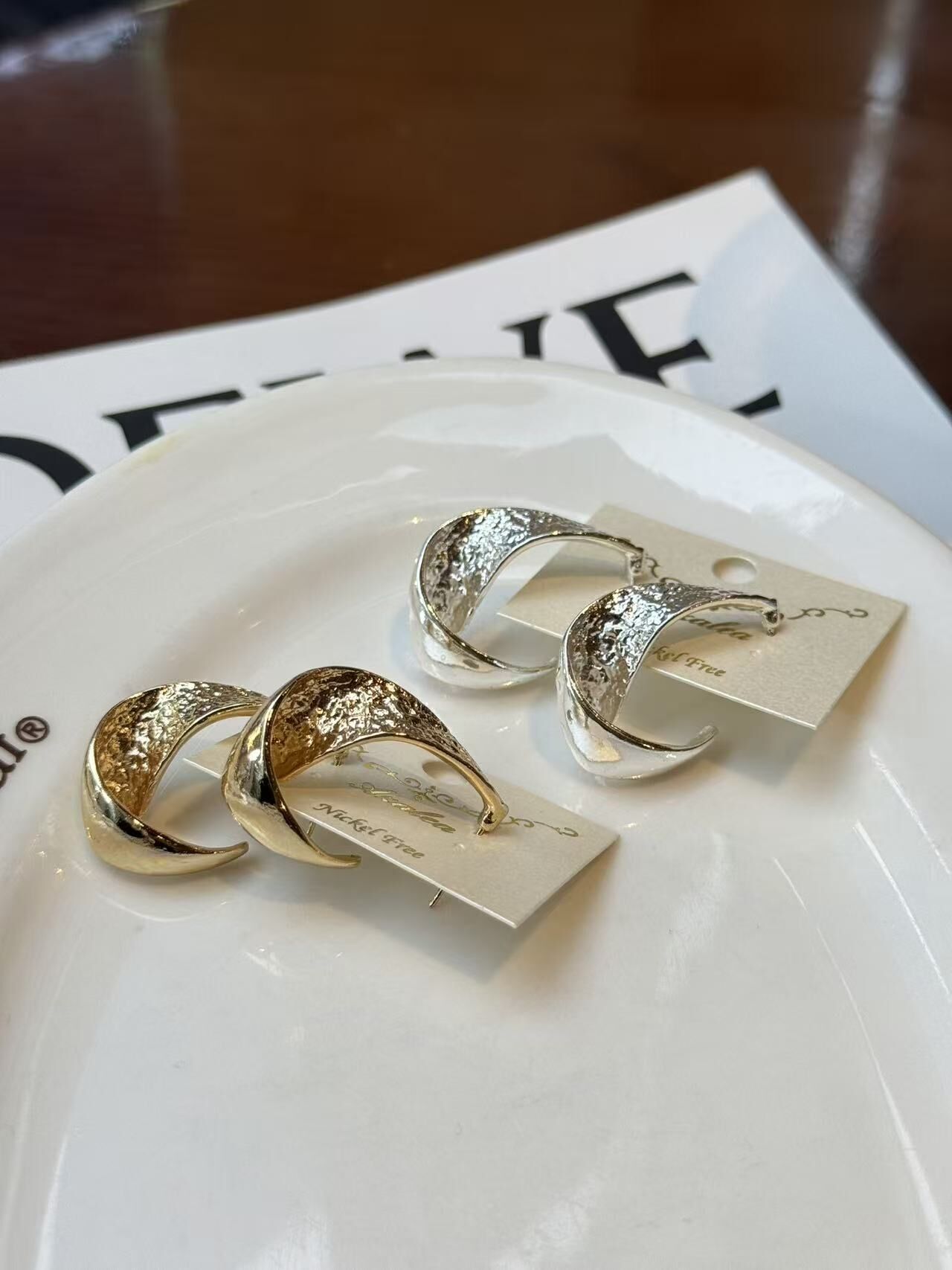 韓國飾物連線 兩色金銀紐紋耳環