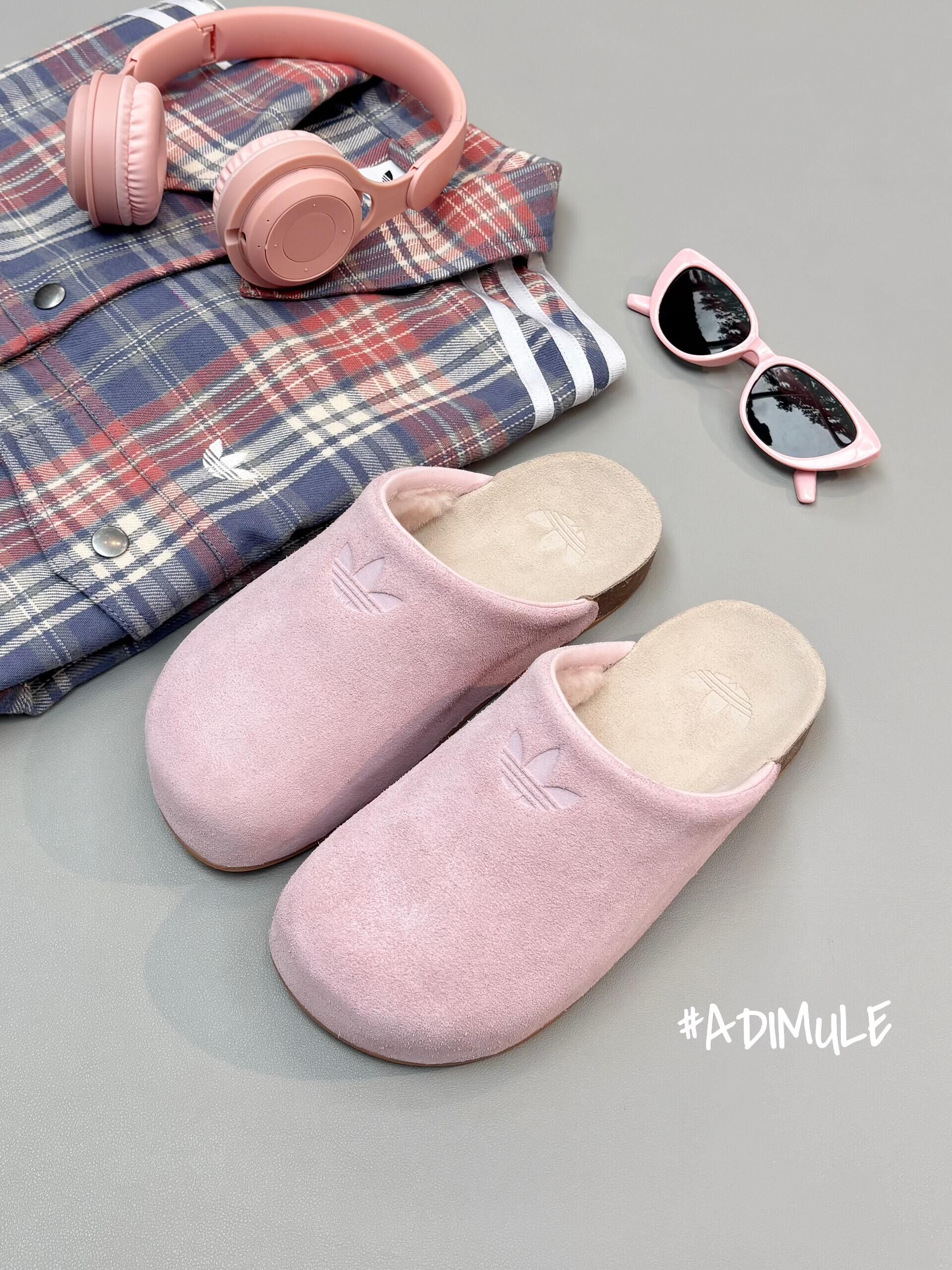 Adidas Originals Adimule 毛絨勃肯鞋 穆勒鞋 軟木底 涼拖鞋 懶人鞋 麂皮 櫻花粉 粉色 JP8731 /預購