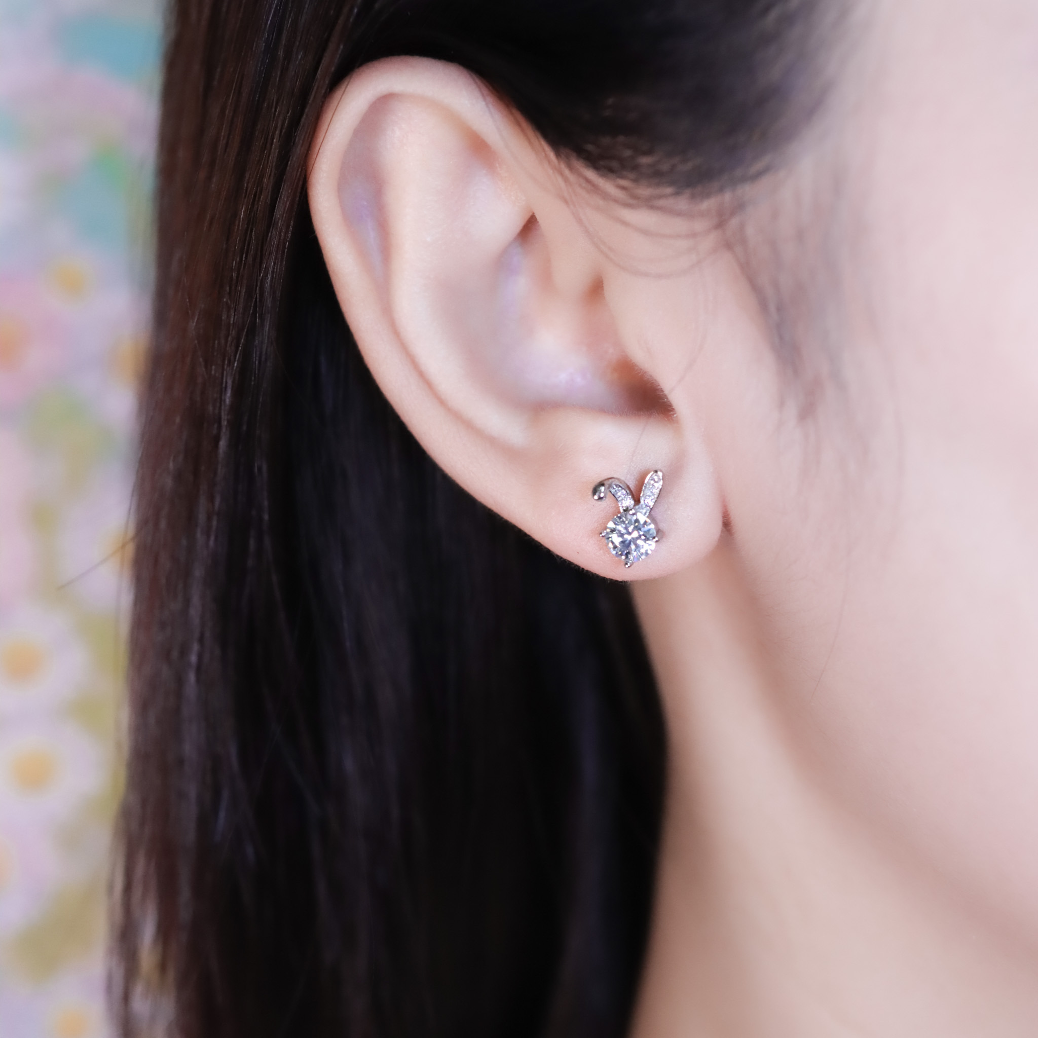 | 925純銀・厚鍍白金・莫桑石 | 鑽光小兔耳環 | EA1040 |