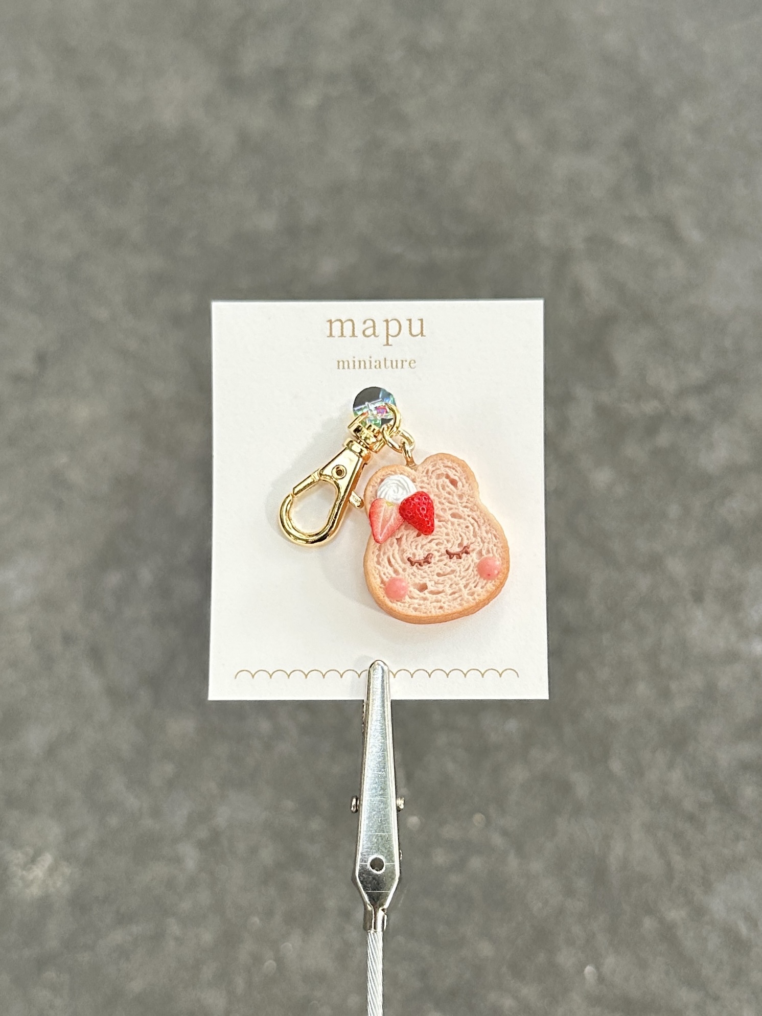 [mapu] 午睡兔草莓吐司吊飾 | 粉紅 | NO.18