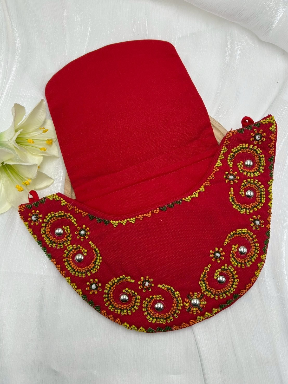 ★ No.23手工珠繡圖騰包深16.5上寬28下寬16.5