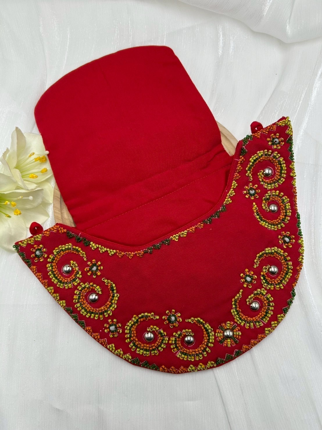 ★ No.24手工珠繡圖騰包深16.5上寬28下寬16.5