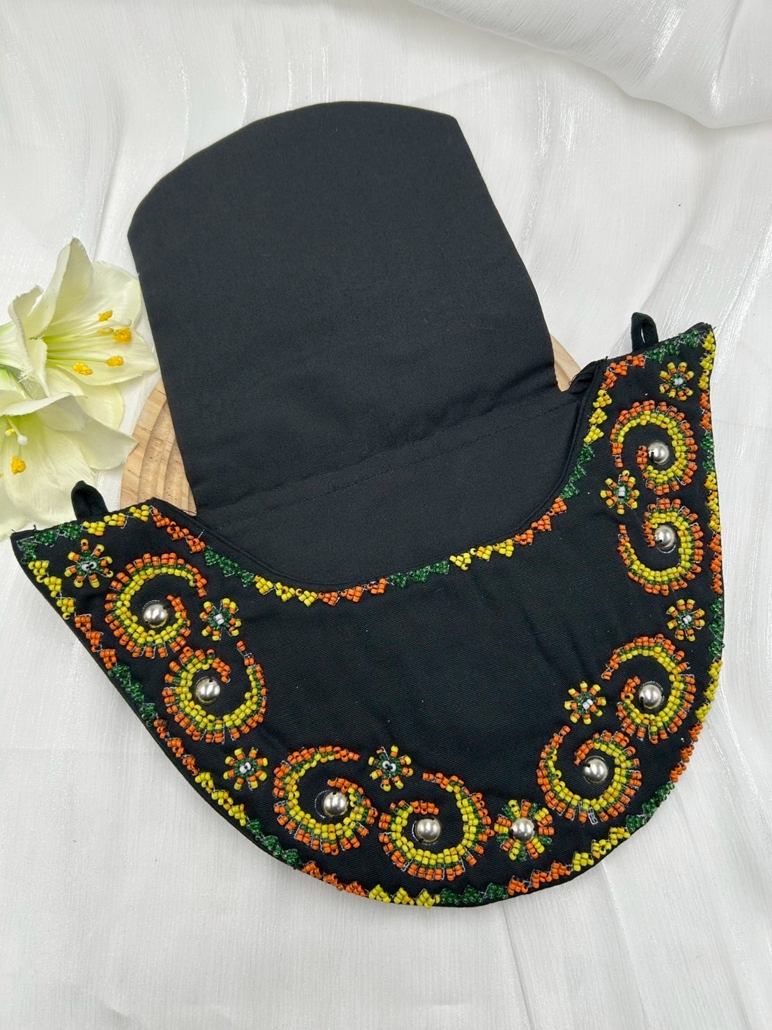 ★ No.26手工珠繡圖騰包深16.5上寬28下寬16.5