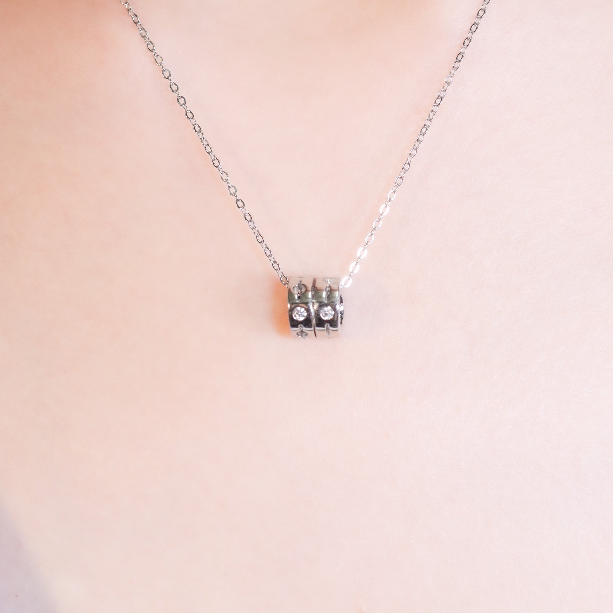 | 925純銀・厚鍍白金 | 漫經典小鈴鼓項鍊 | NE1488 |