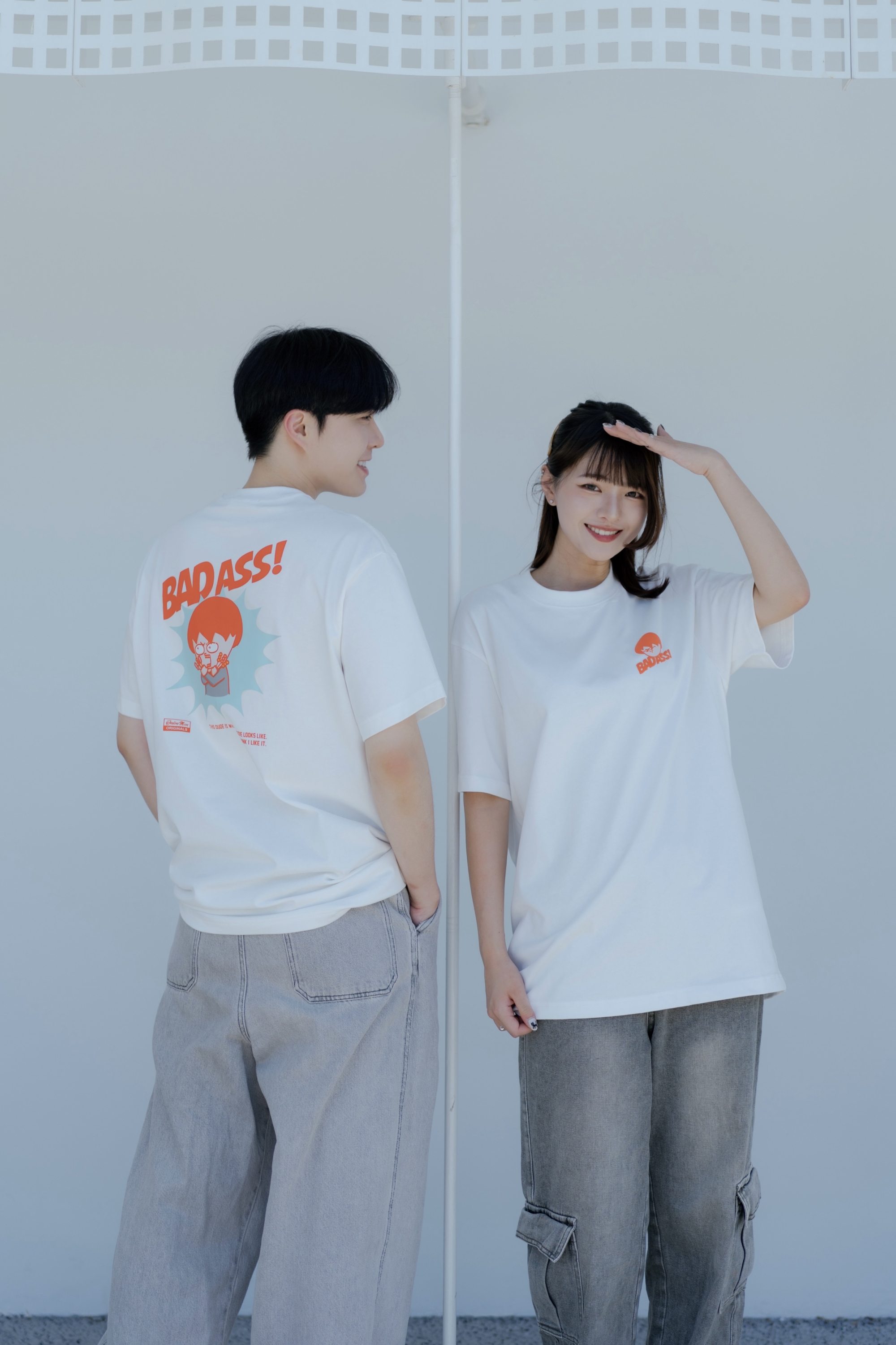 【狠角色】白T+絨毛徽章盲包*1