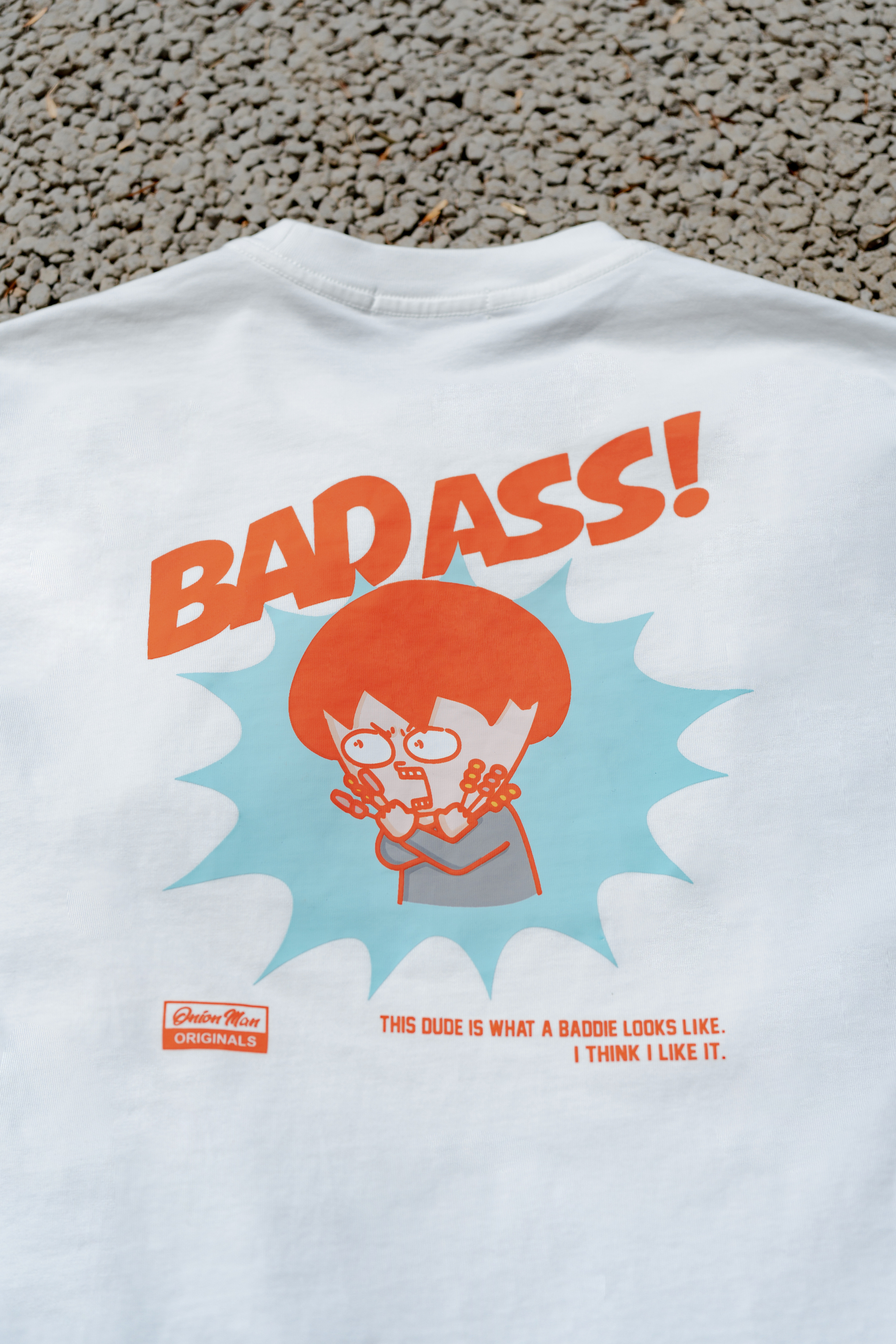 【狠角色】白T+絨毛徽章盲包*1