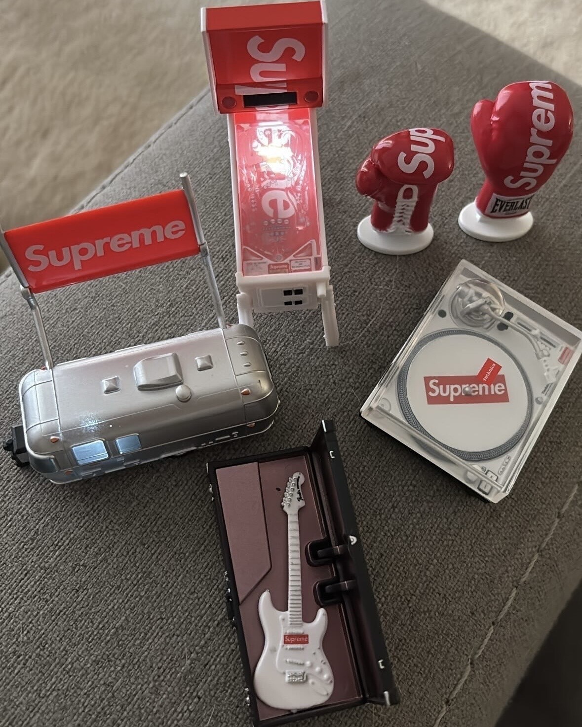 “現貨” Supreme x Bandai 2025FW 萬代 玩具 盲抽 扭蛋