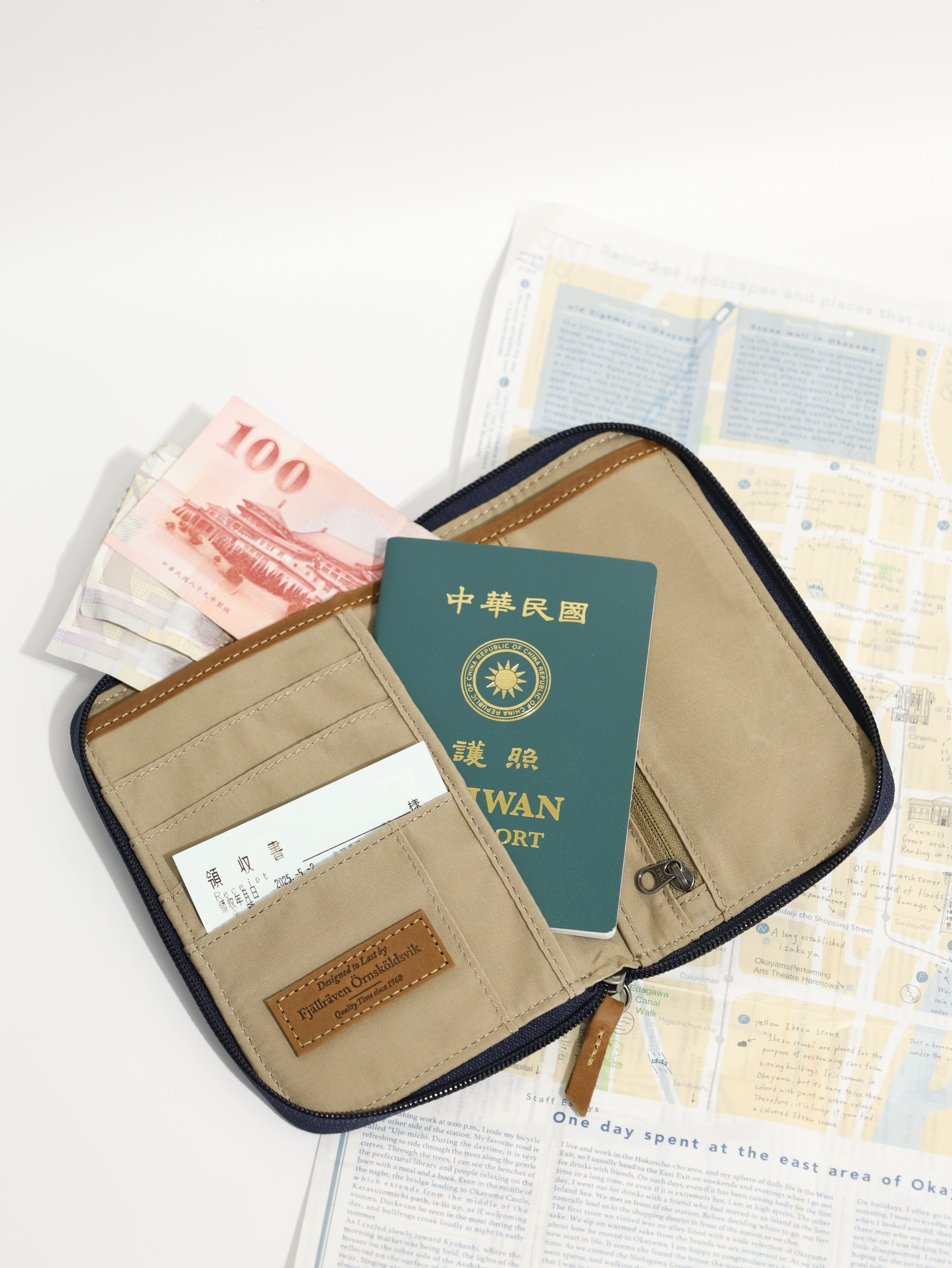 FJALLRAVEN 小狐狸 Passport Wallet 護照夾 FR24220