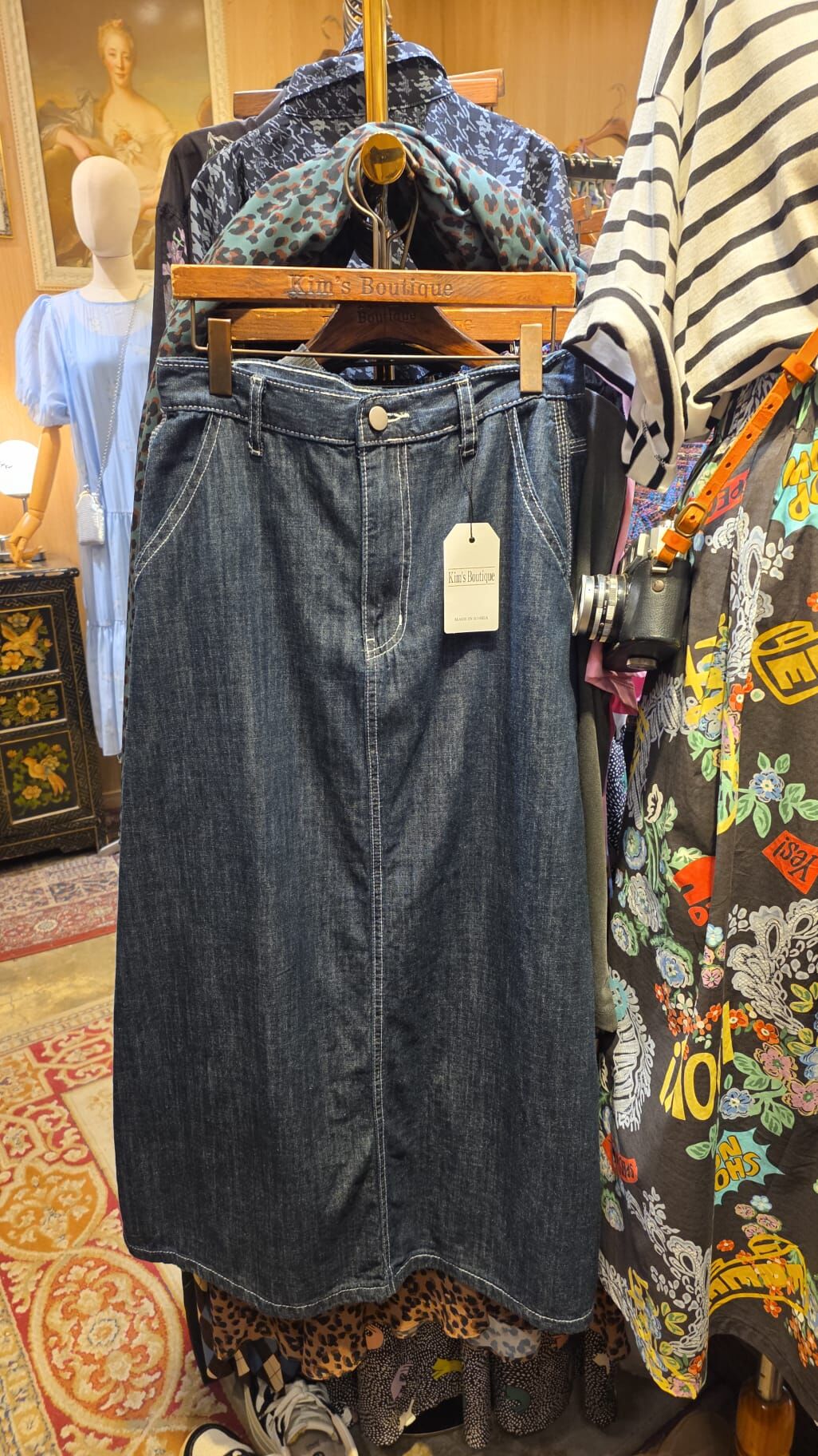 KM5029 挺身高腰明綫牛仔半身裙 *M Size*