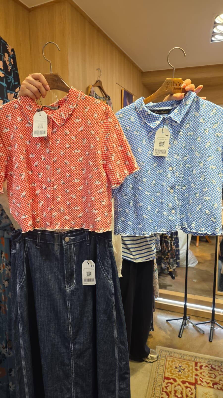 KM5032 刺綉花花Polo領短版ruffle上衣