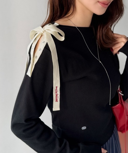 日本🇯🇵連線 Mily Bilet 像禮物一樣!肩部按扣綁帶上衣 露肩 綁帶 長袖 肩部排扣設計 4色(任買兩件711免運)/預購