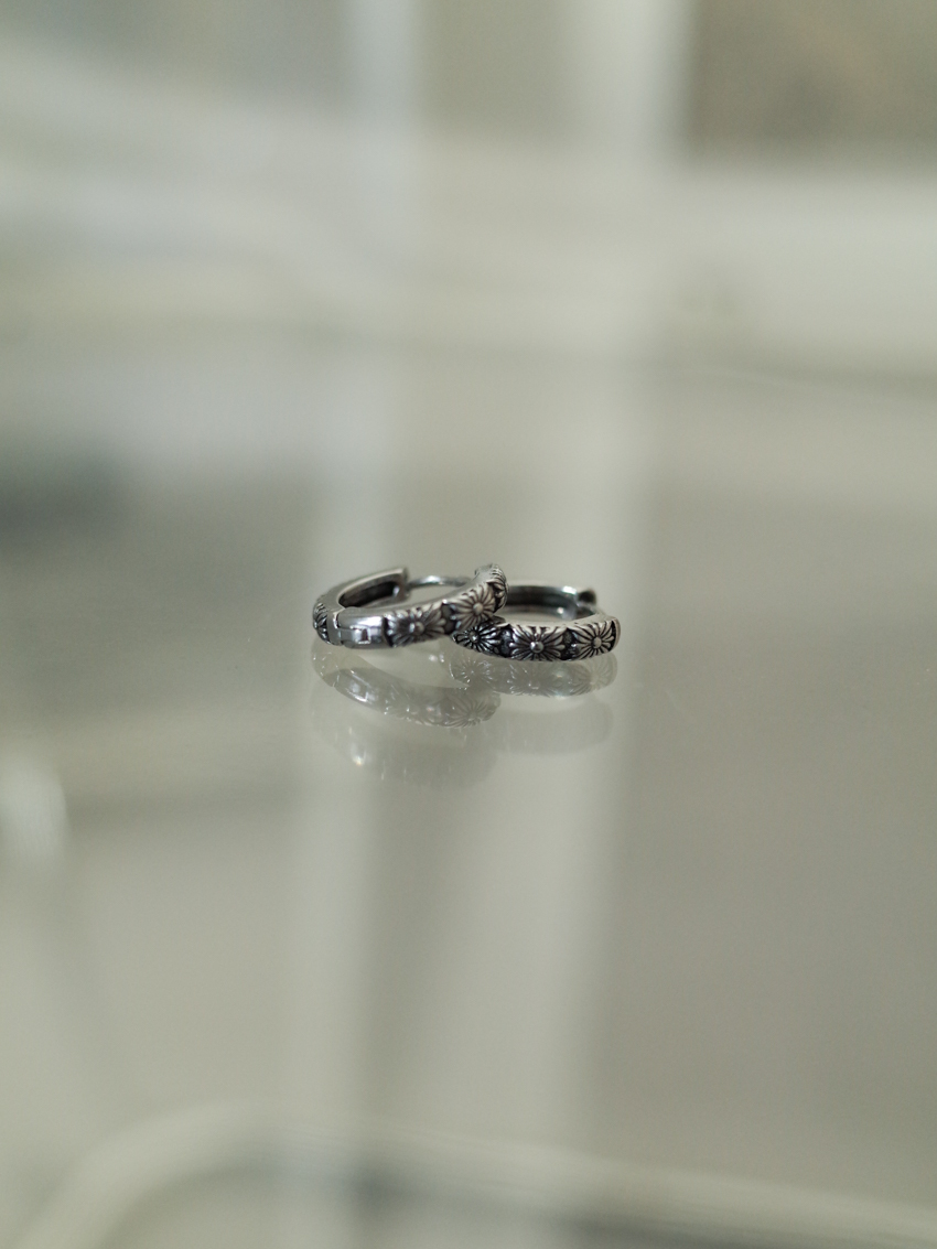 vintage daisy engraved surgical steel earrings