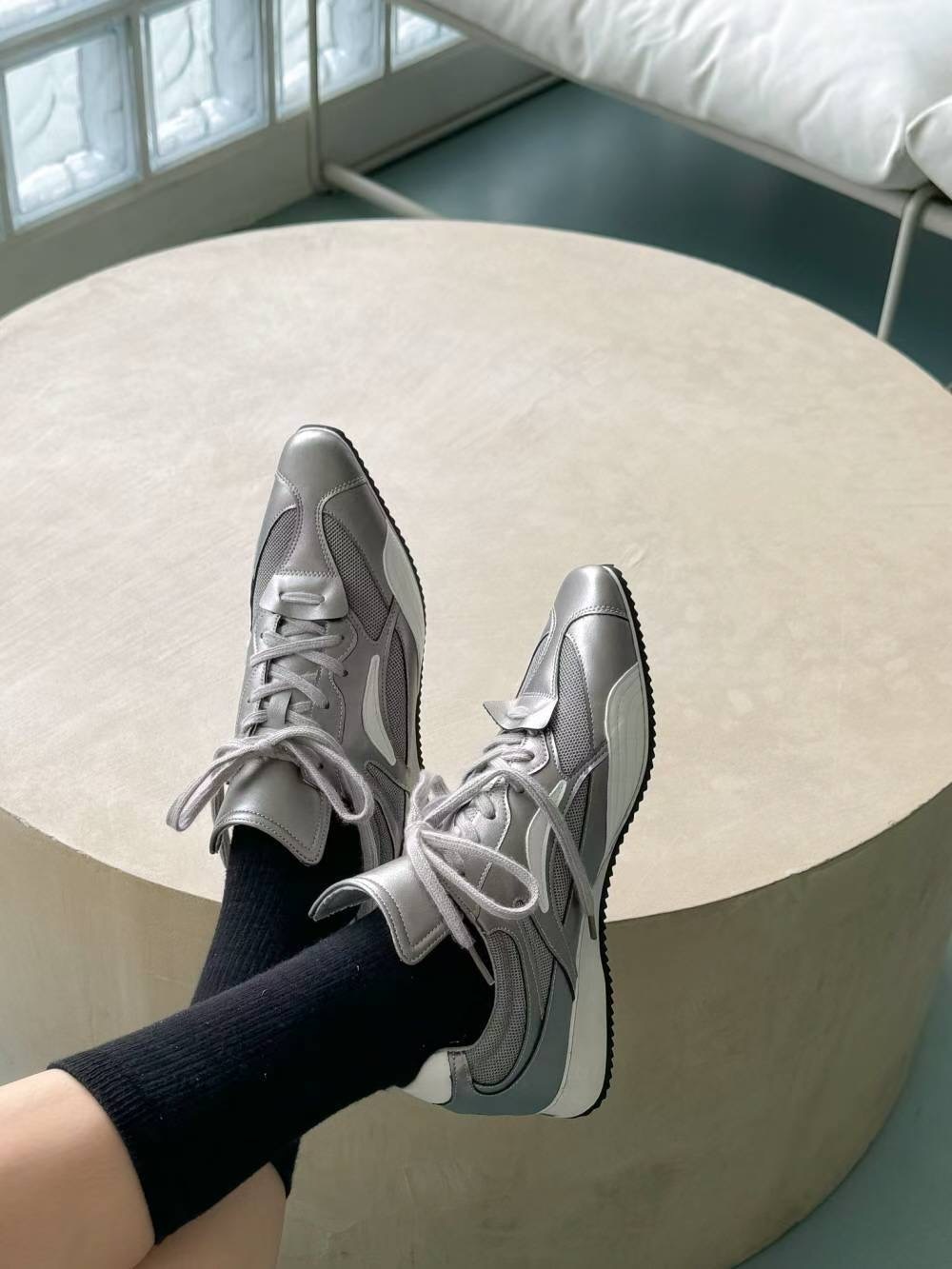 Shoe
